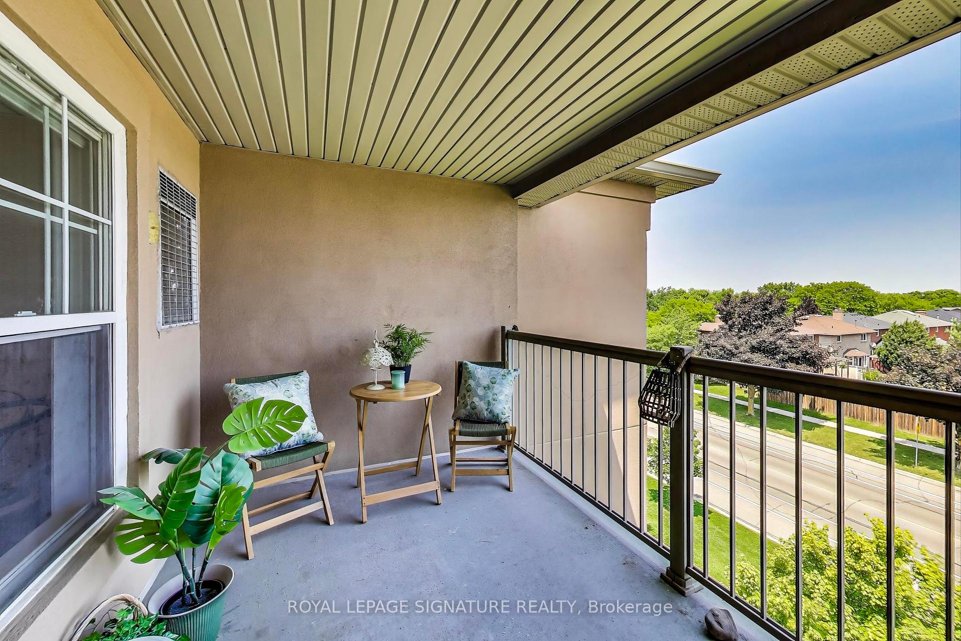 3 Bedrooms Condo at 1460 Bishops, Oakville For sale