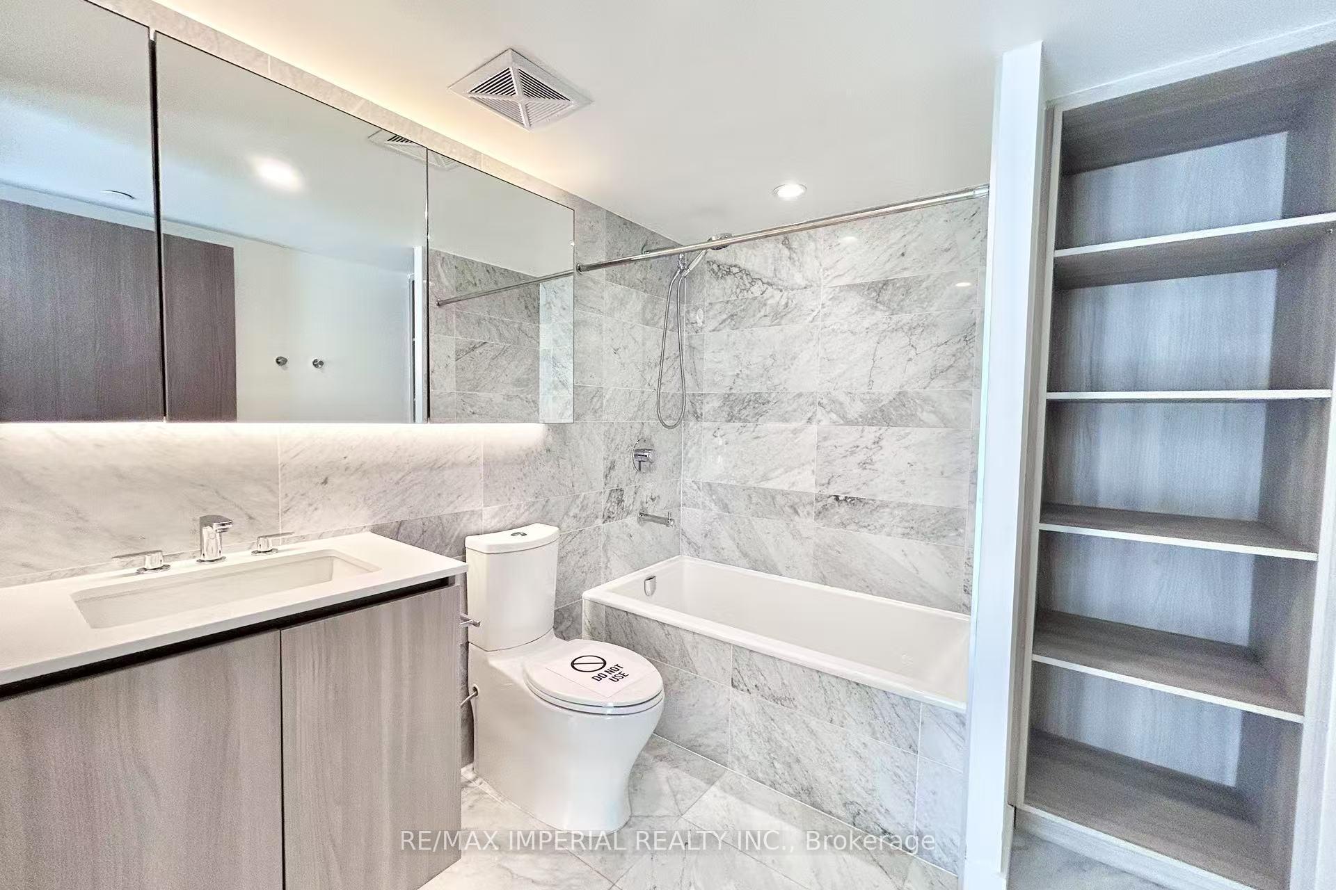 3 Bedrooms Condo at 19 Bathurst,  Toronto For sale