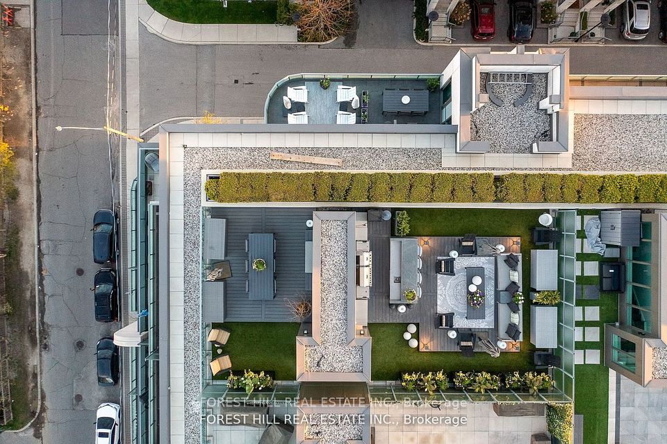 #706 - 377 Madison Avenue, Toronto, ON M4V 3E1