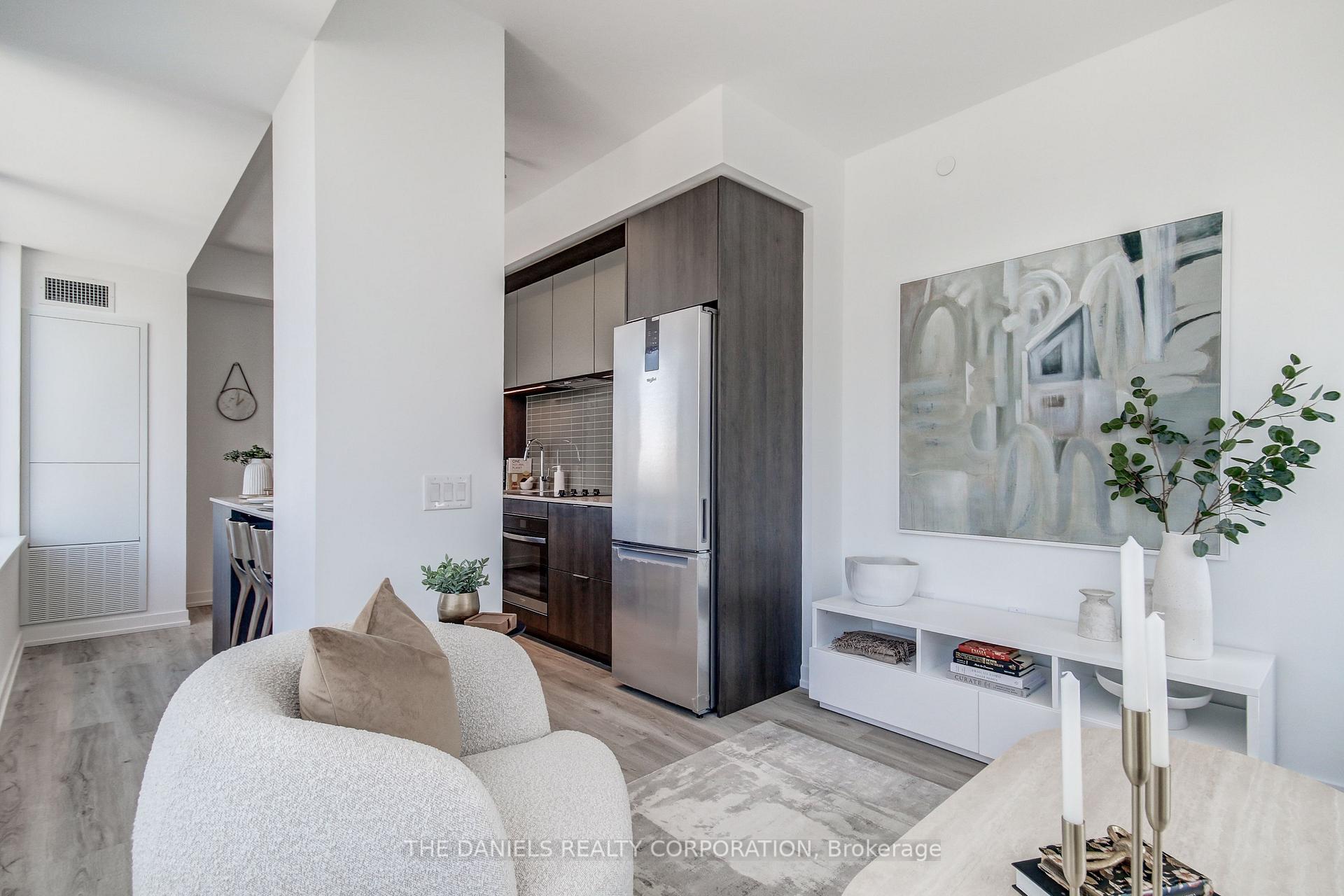 2 Bedrooms Condo at 395 Square One,  Mississauga For sale
