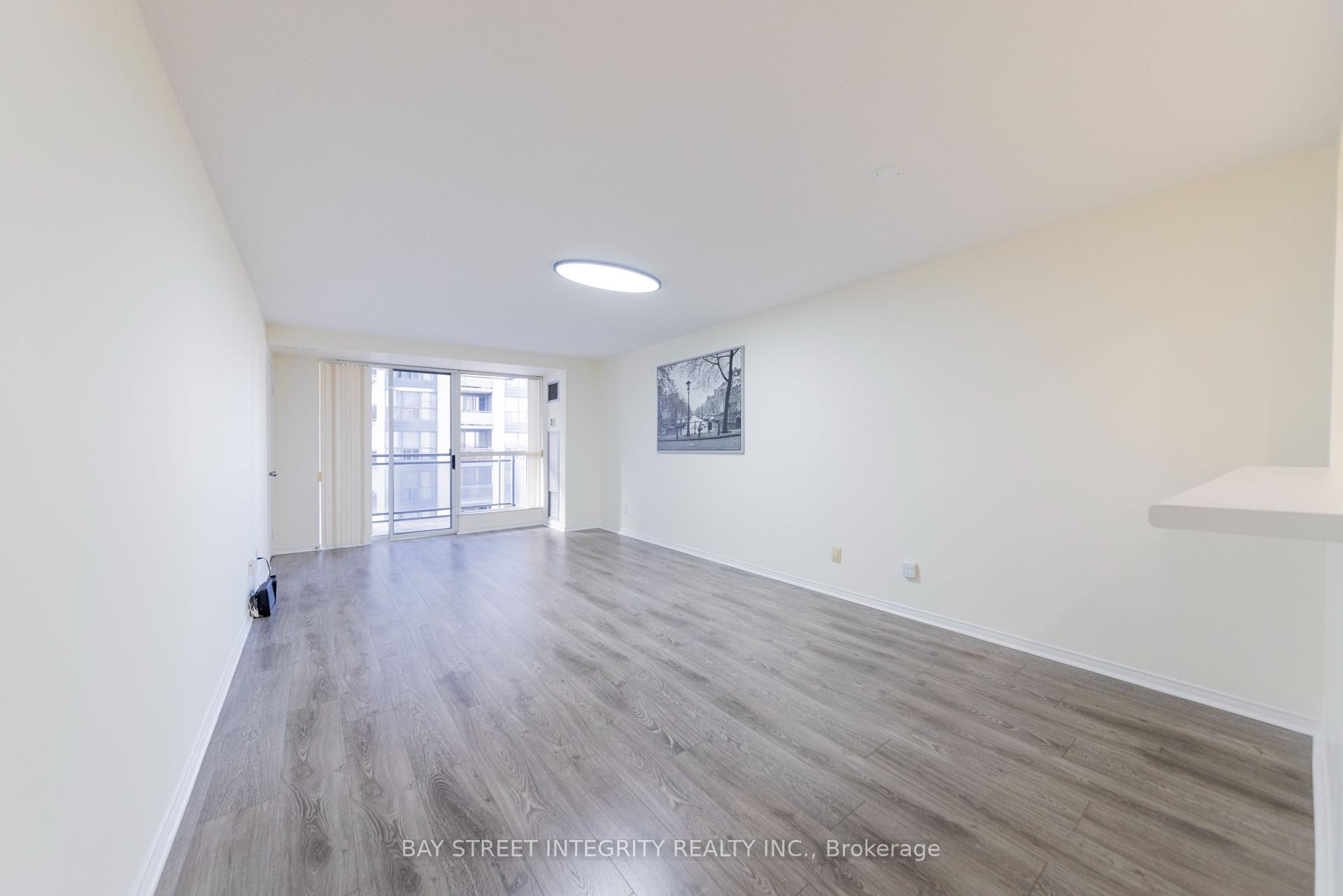 2 Bedrooms Condo at 28 Hollywood, Toronto For sale