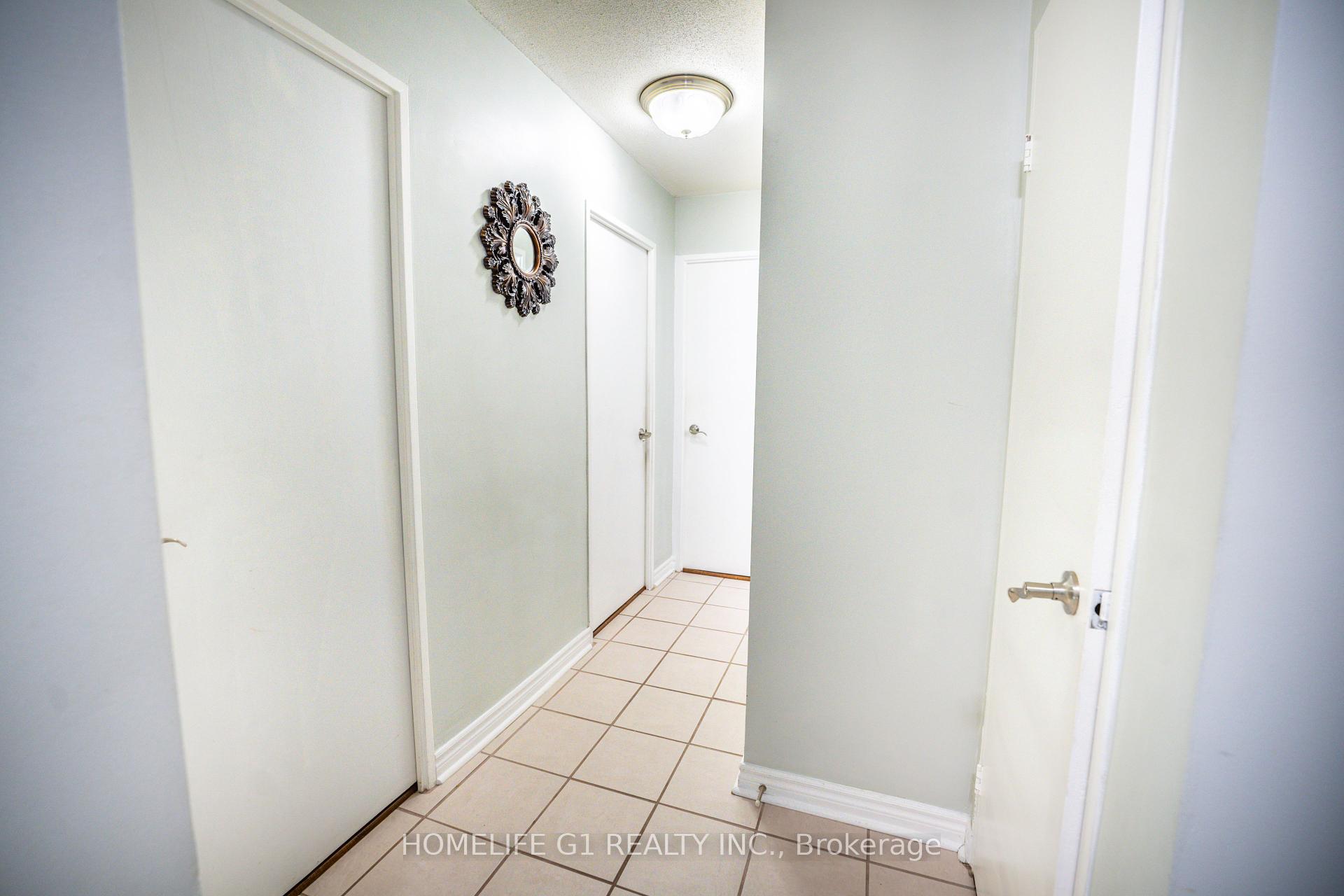 3 Bedrooms Condo at 5 Shady, Toronto For sale