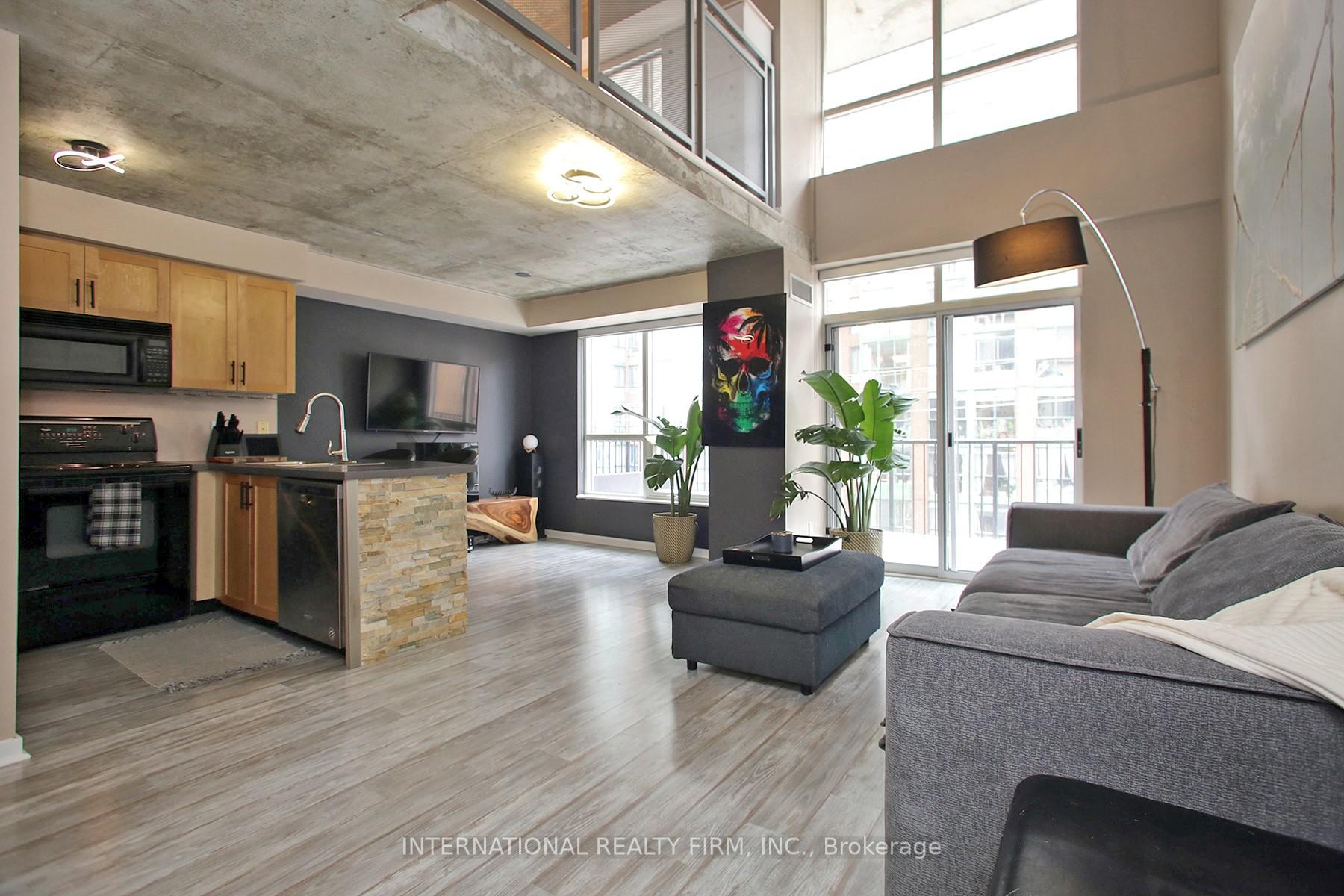 2 Bedrooms Condo at 800 King, Toronto For sale