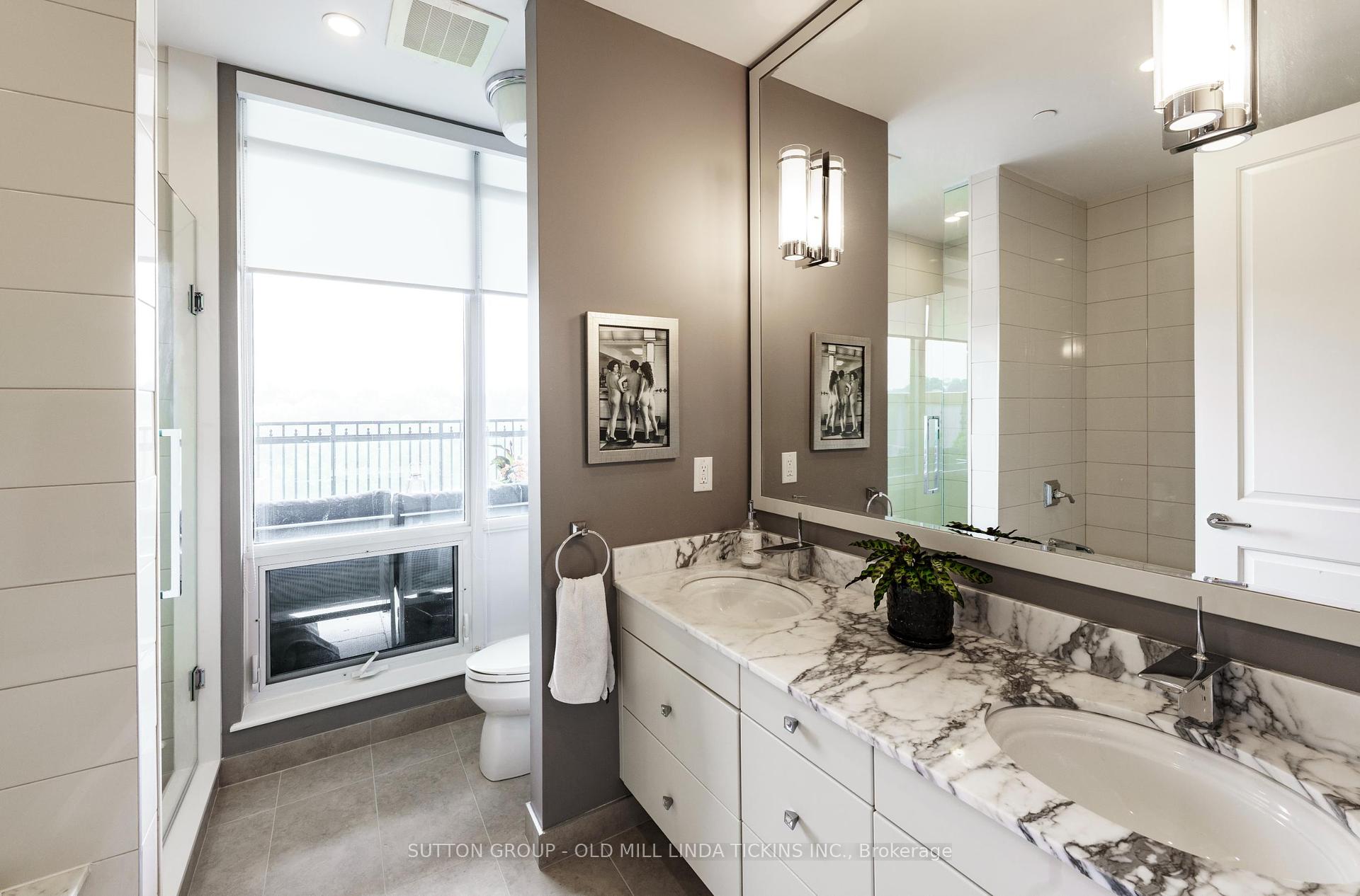 2 Bedrooms Condo at 30 Old Mill, Toronto For sale