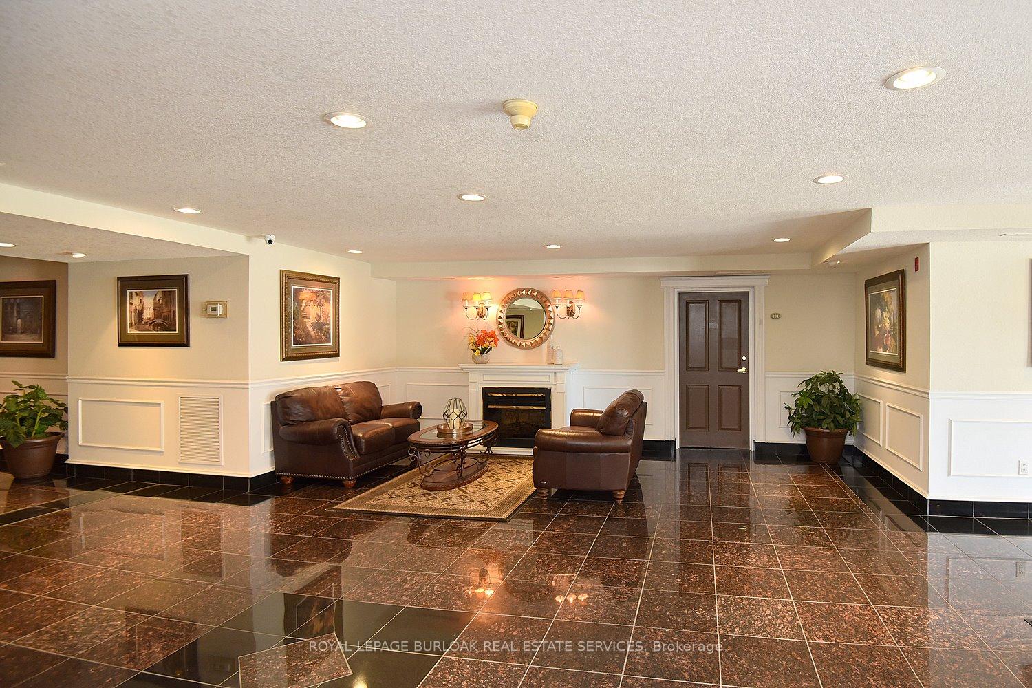 2 Bedrooms Condo at 1998 Ironstone, Burlington For sale
