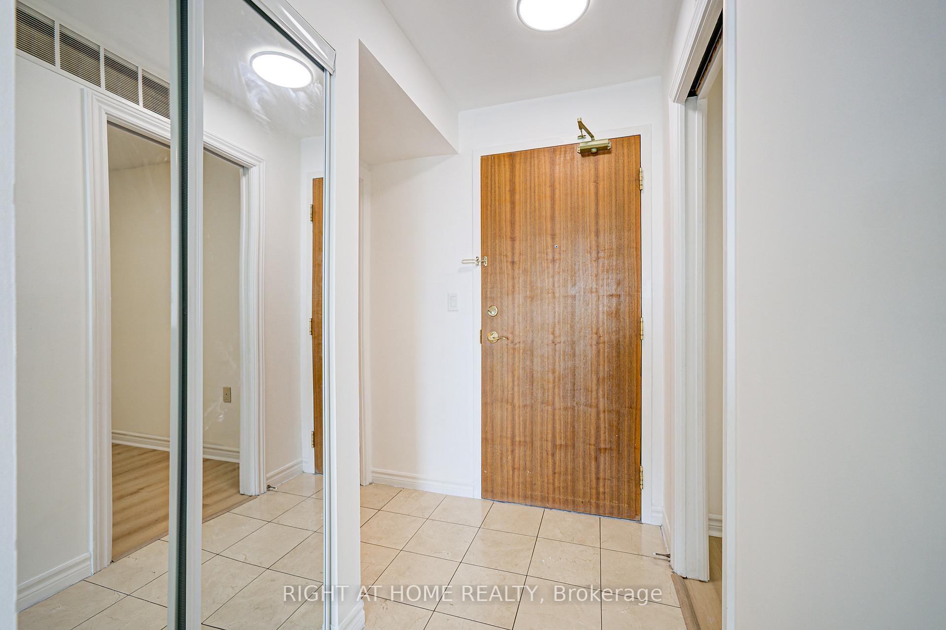 2 Bedrooms Condo at 3840 Bathurst, Toronto For sale