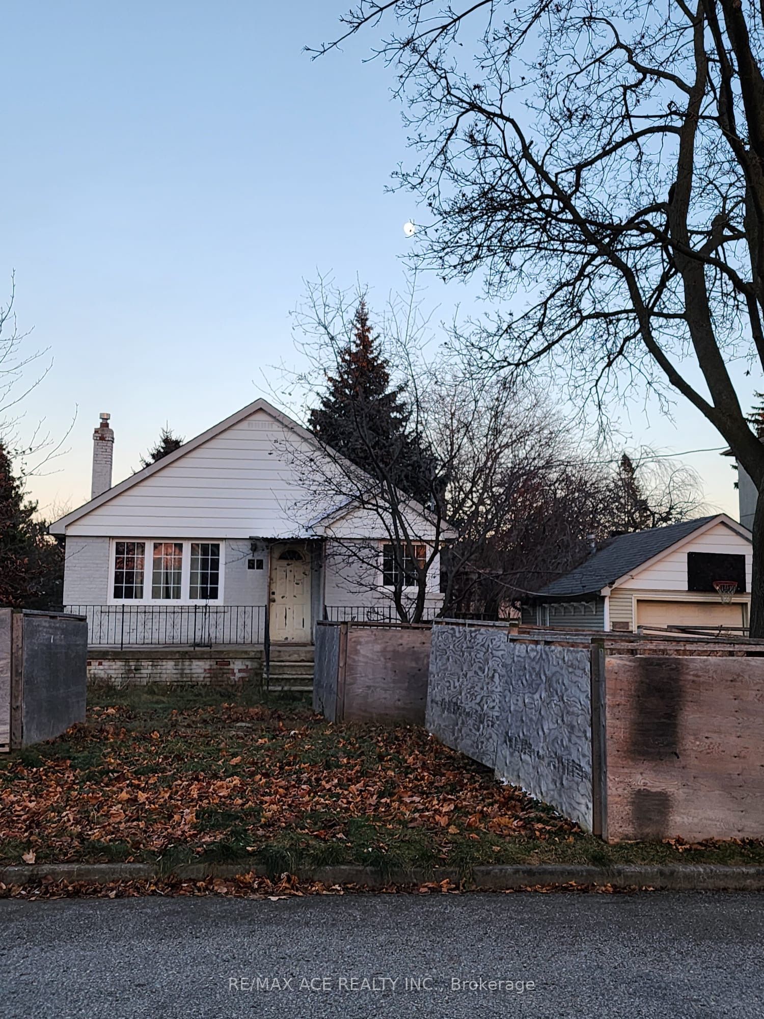 51 Barkdene Hill, Toronto, ON M1M 2N6