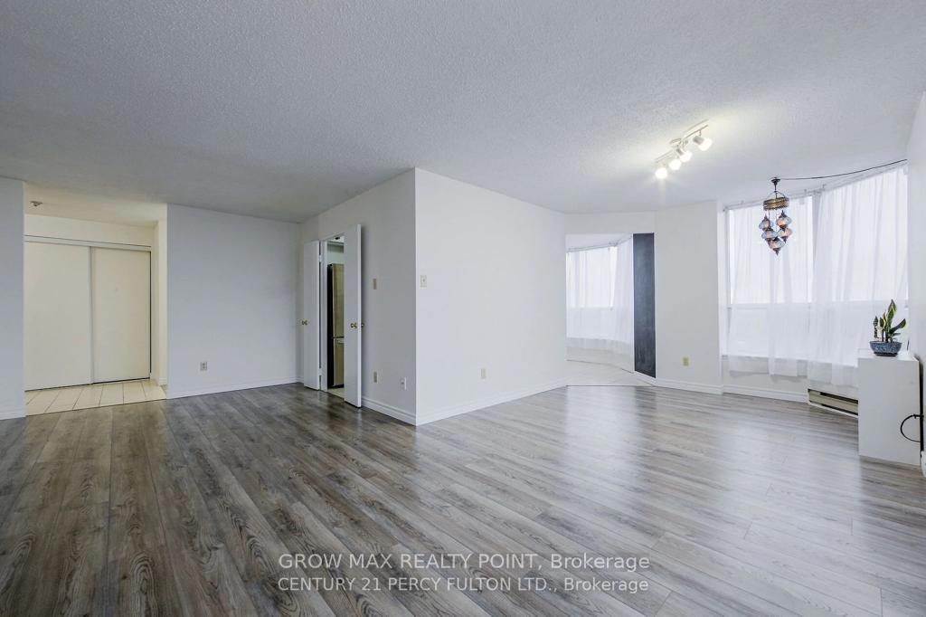 2 Bedrooms Condo at 410 Mclevin,  Toronto For sale