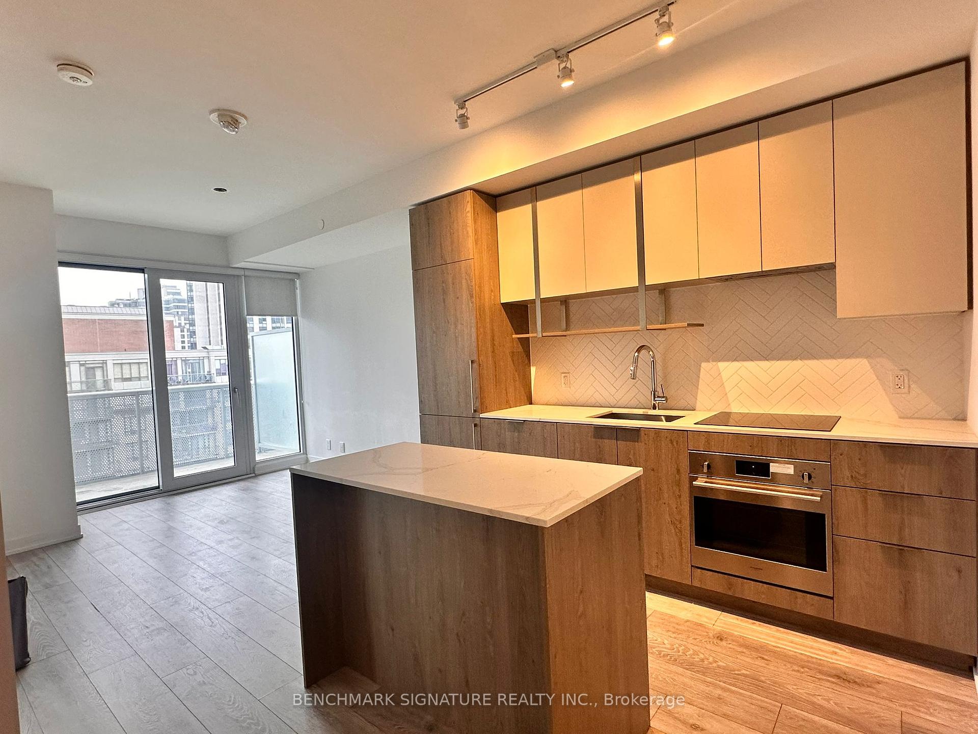 2 Bedrooms Condo at 15 Holmes, Toronto For sale