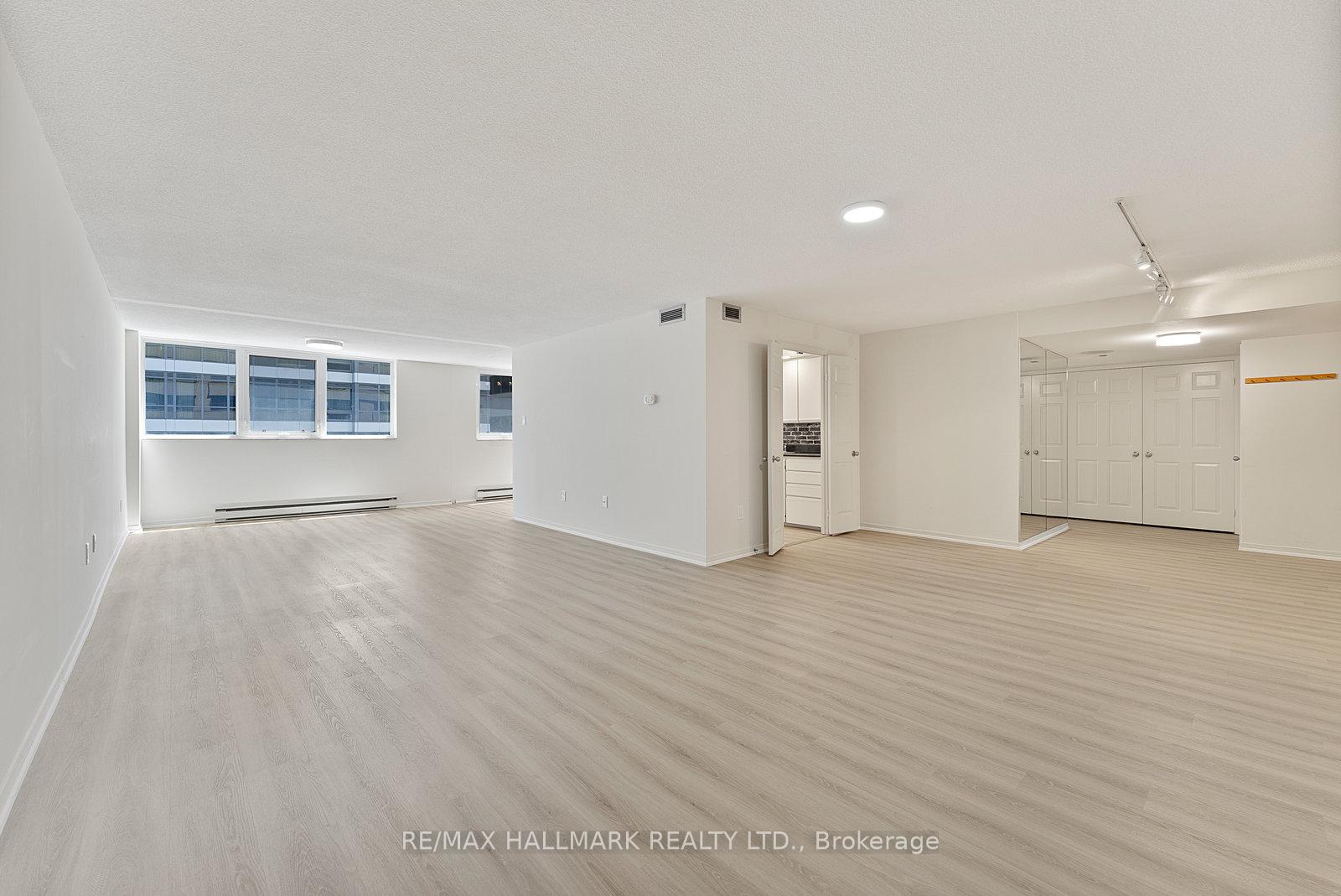 3 Bedrooms Condo at 360 Bloor, Toronto For sale