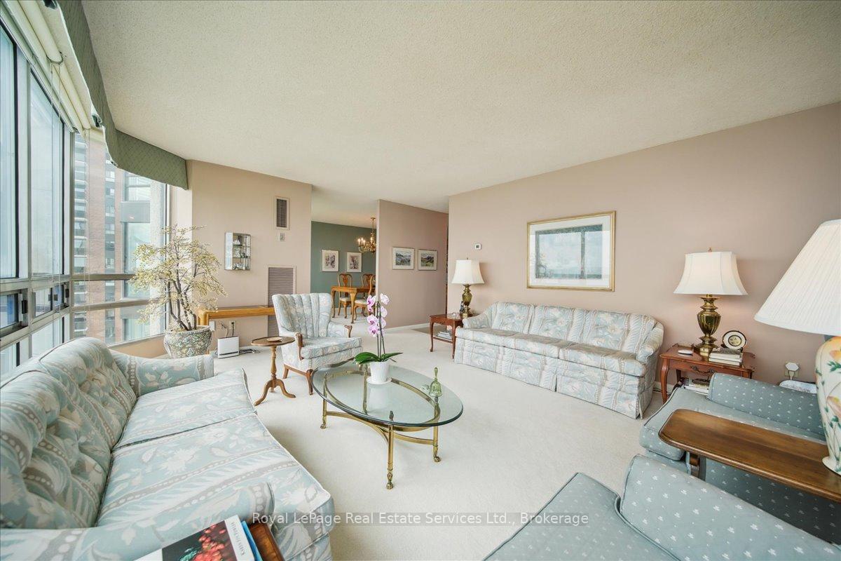 2 Bedrooms Condo at 2180 Marine, Oakville For sale