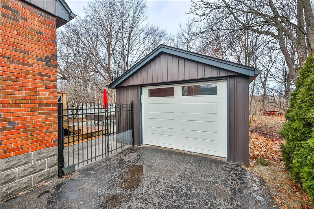 60 Galbraith Drive, Hamilton, ON L8G 1Z9