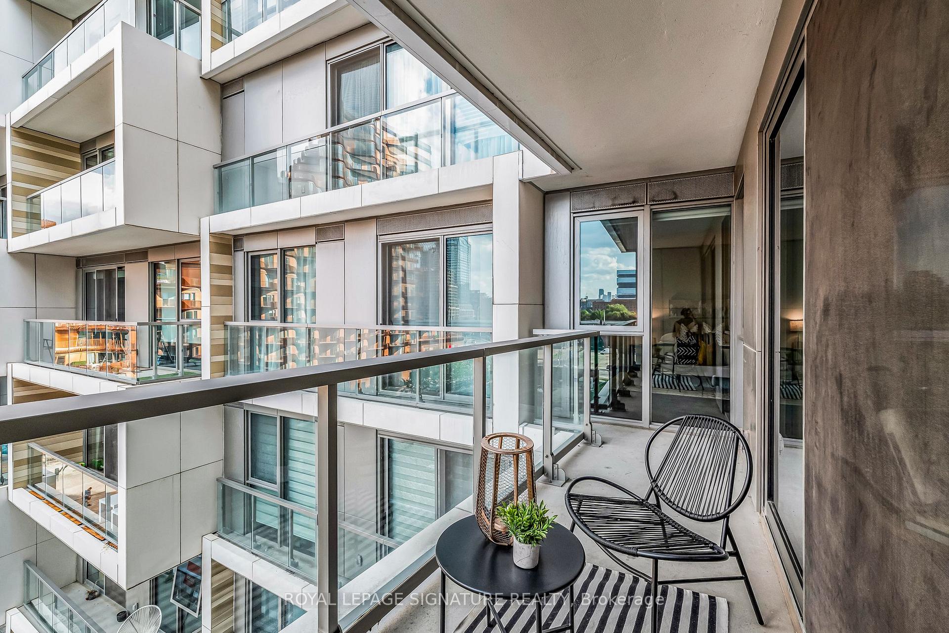 3 Bedrooms Condo at 118 Merchants’ Wharf, Toronto For sale