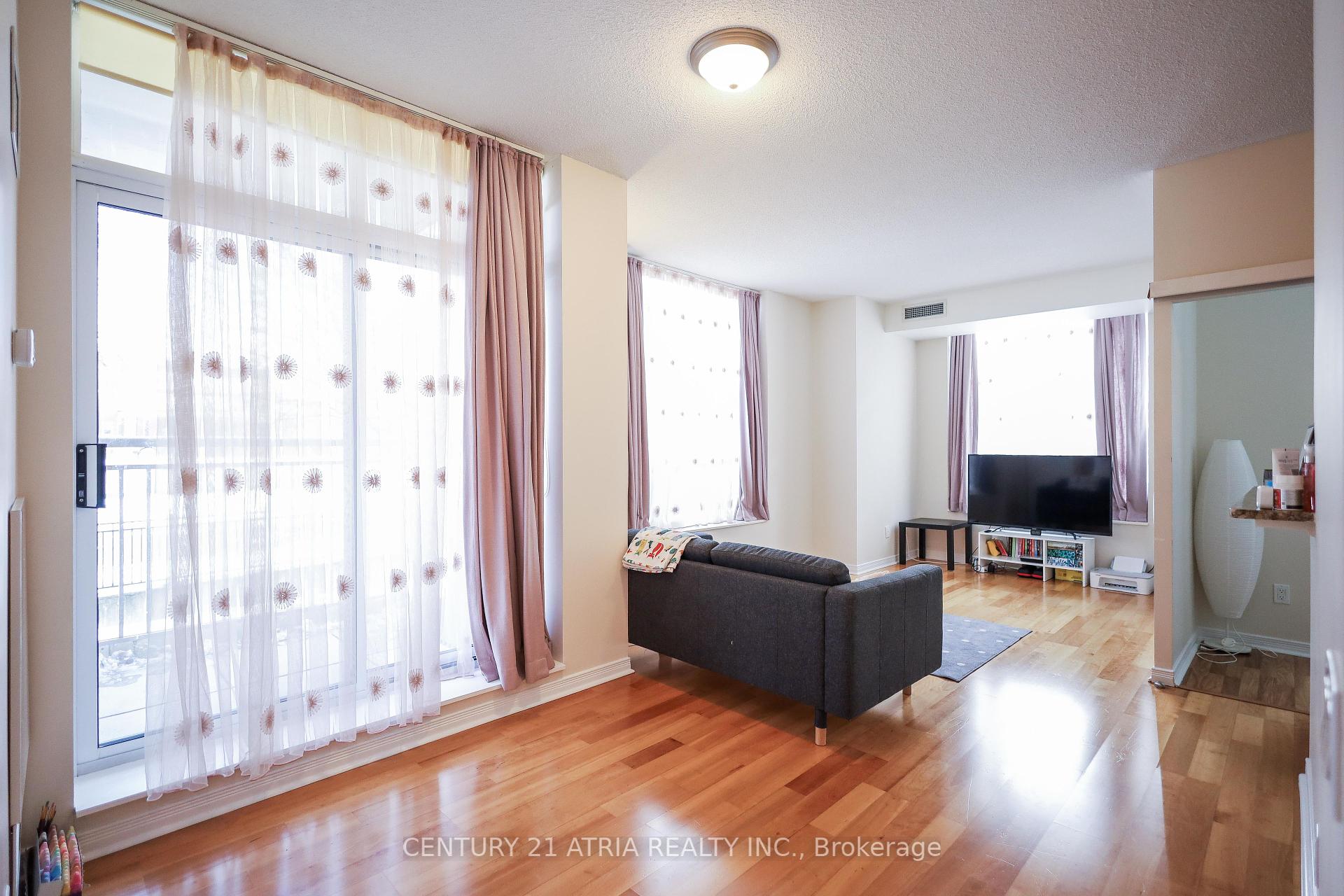 2 Bedrooms Condo at 455 Rosewell, Toronto For sale