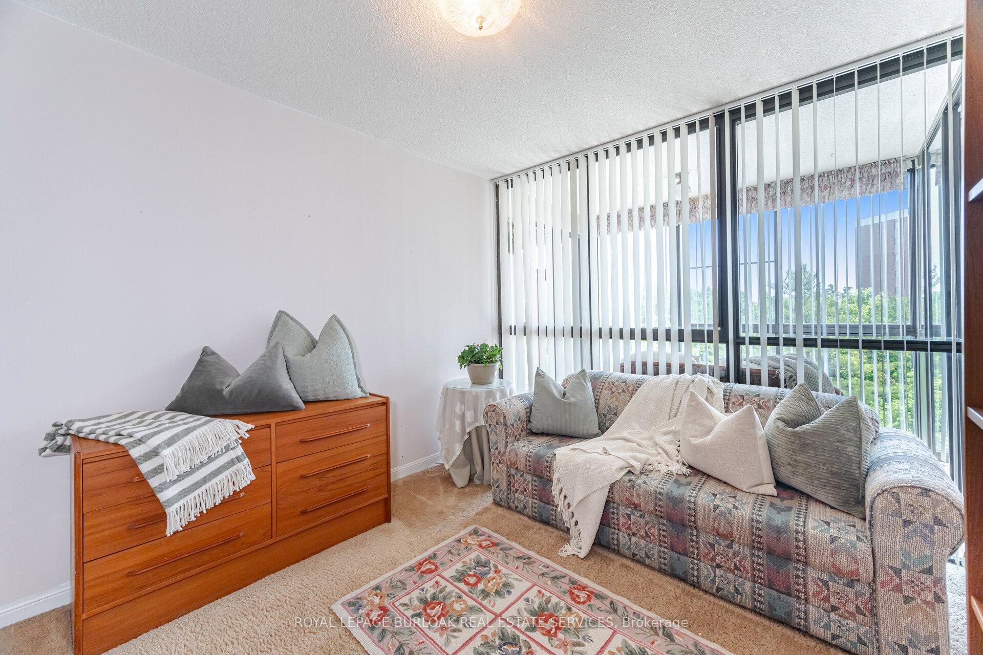 2 Bedrooms Condo at 1230 Marlborough, Oakville For sale