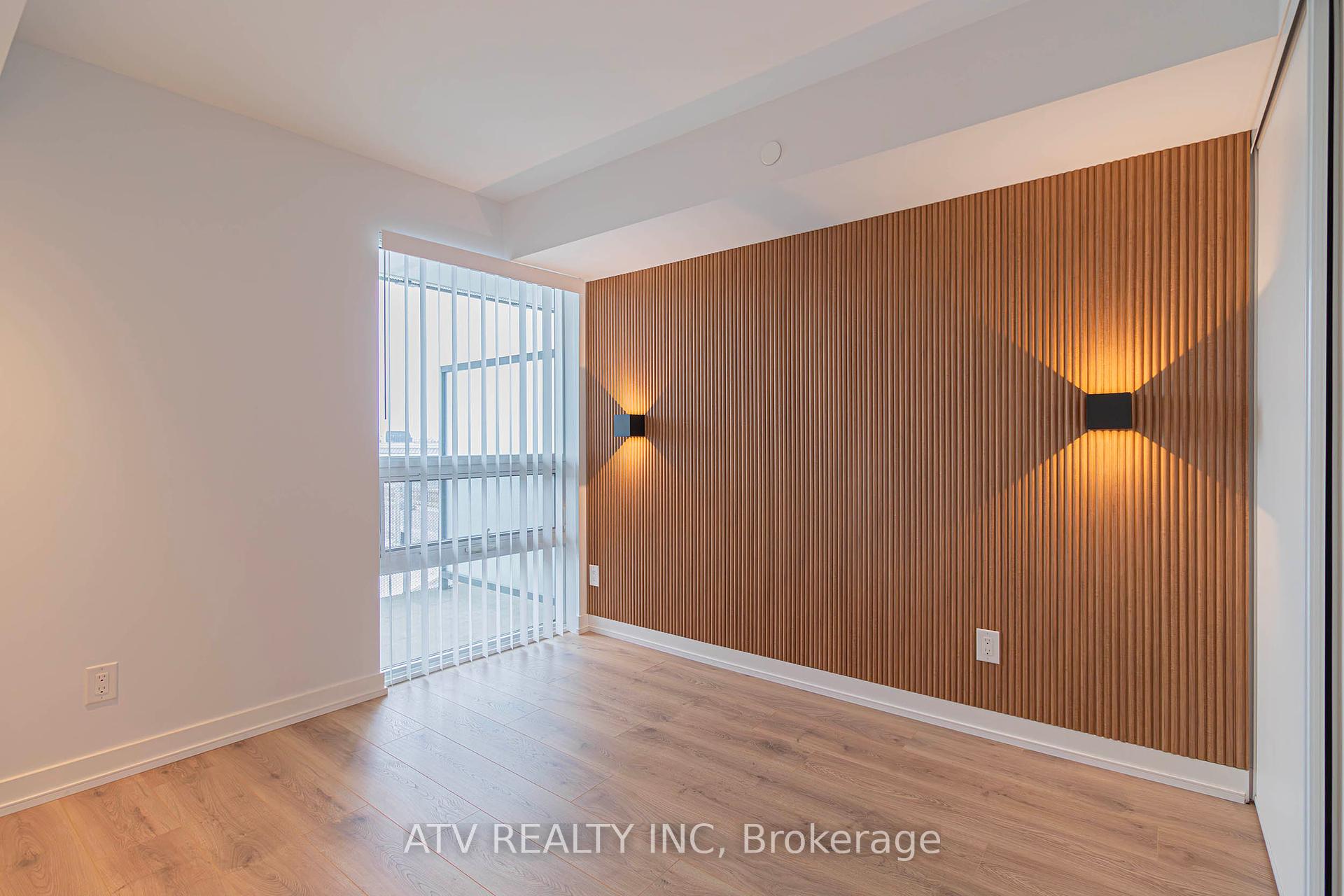 2 Bedrooms Condo at 160 Flemington, Toronto For sale