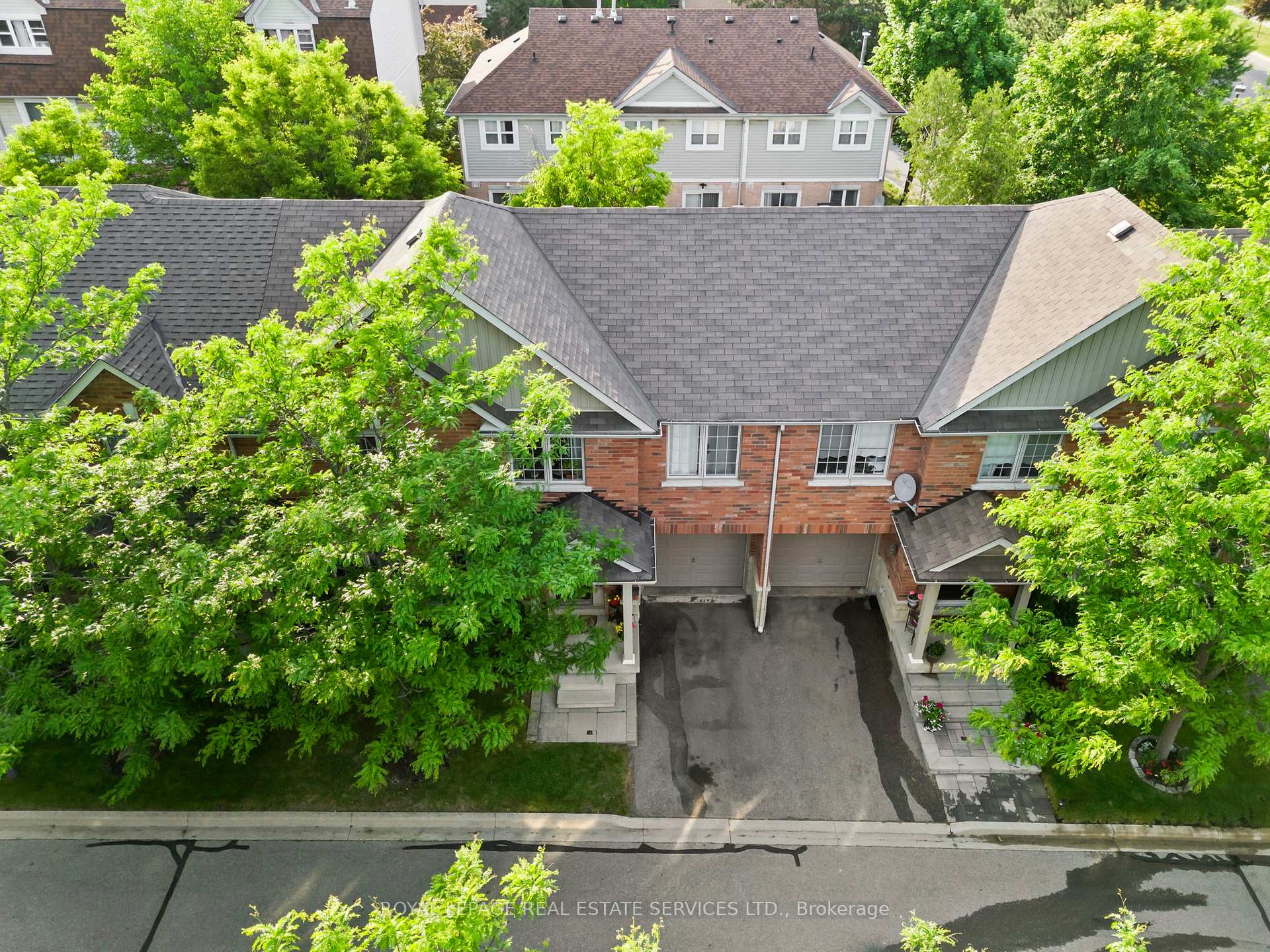 3 Bedrooms Condo at 3040 Fifth, Mississauga For sale
