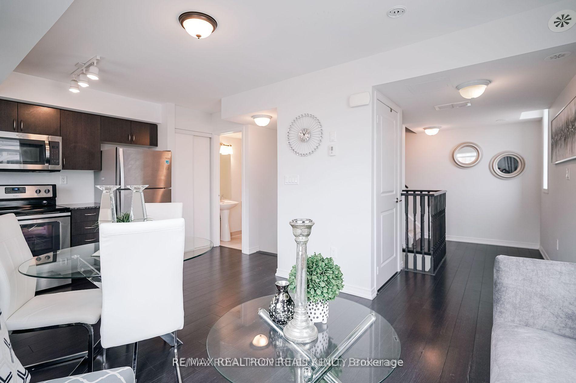 2 Bedrooms Condo at 80 Orchid Place, Toronto For sale