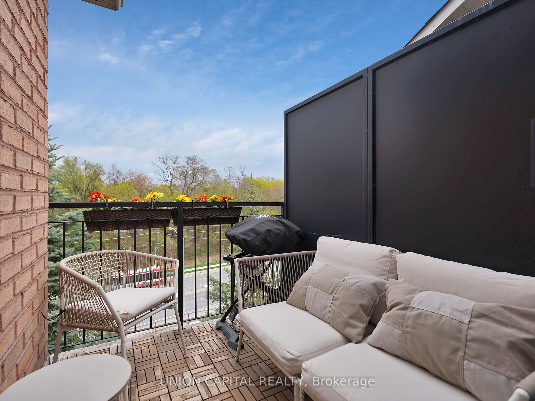 72 Aerodrome Crescent, #302
