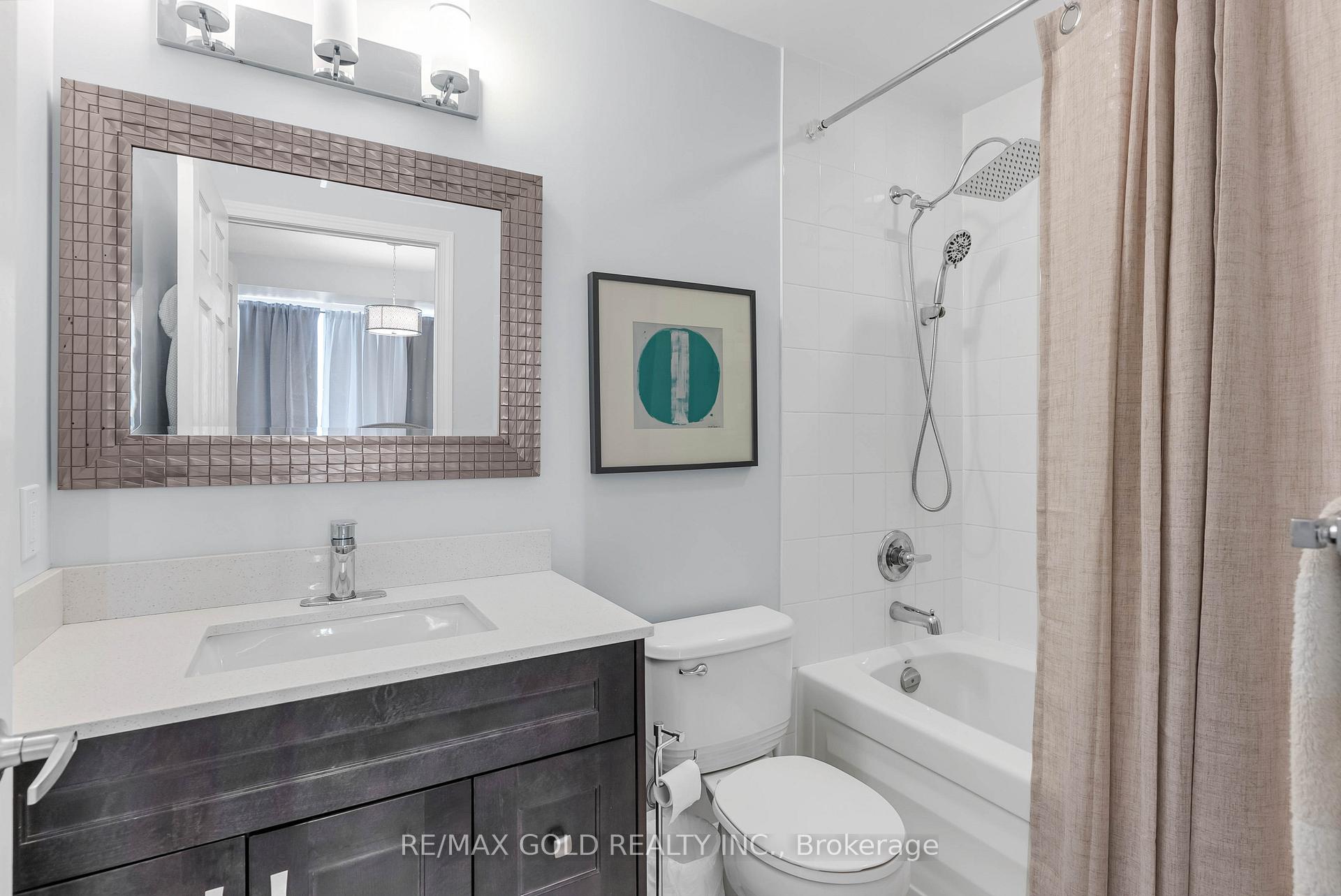 2 Bedrooms Condo at 388 Prince Of Wales, Mississauga For sale
