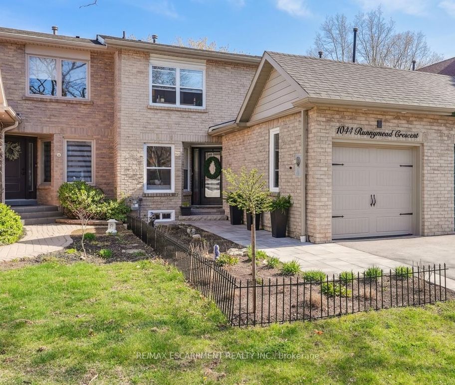 1044 RUNNYMEAD