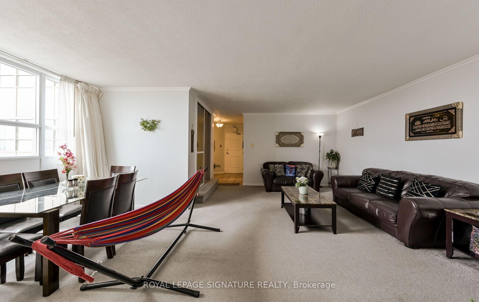 4 Bedrooms Condo at 2323 Confederation, Mississauga For sale