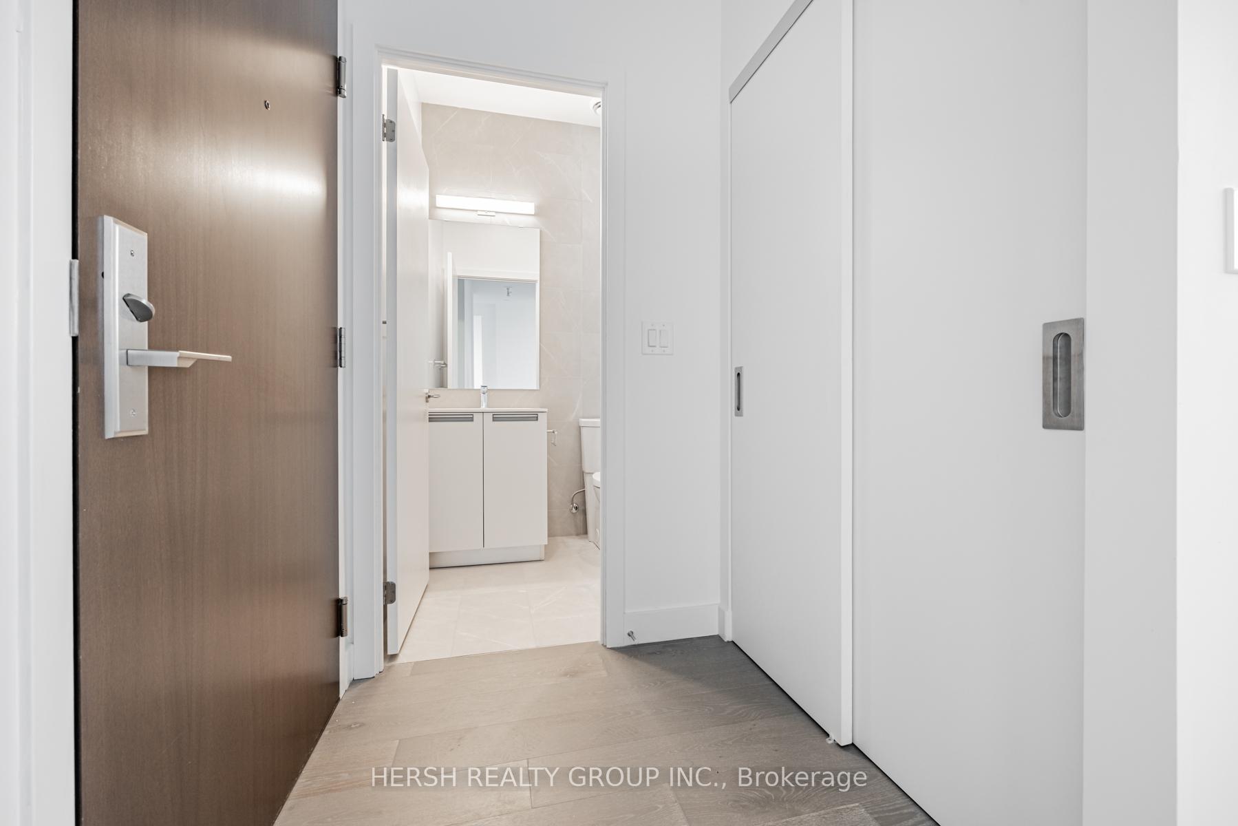 2 Bedrooms Condo at 160 Kingsway, Toronto For sale