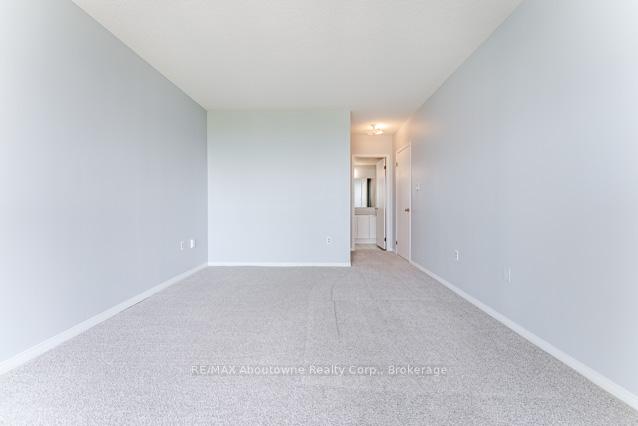 2 Bedrooms Condo at 5080 Pinedale, Burlington For sale