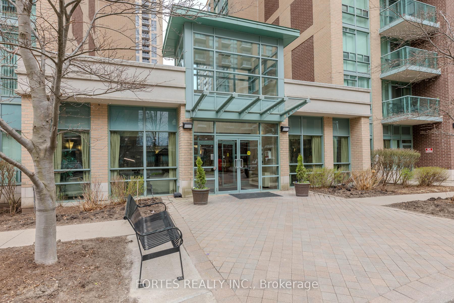 2 Bedrooms Condo at 9 Michael Power,  Toronto For sale