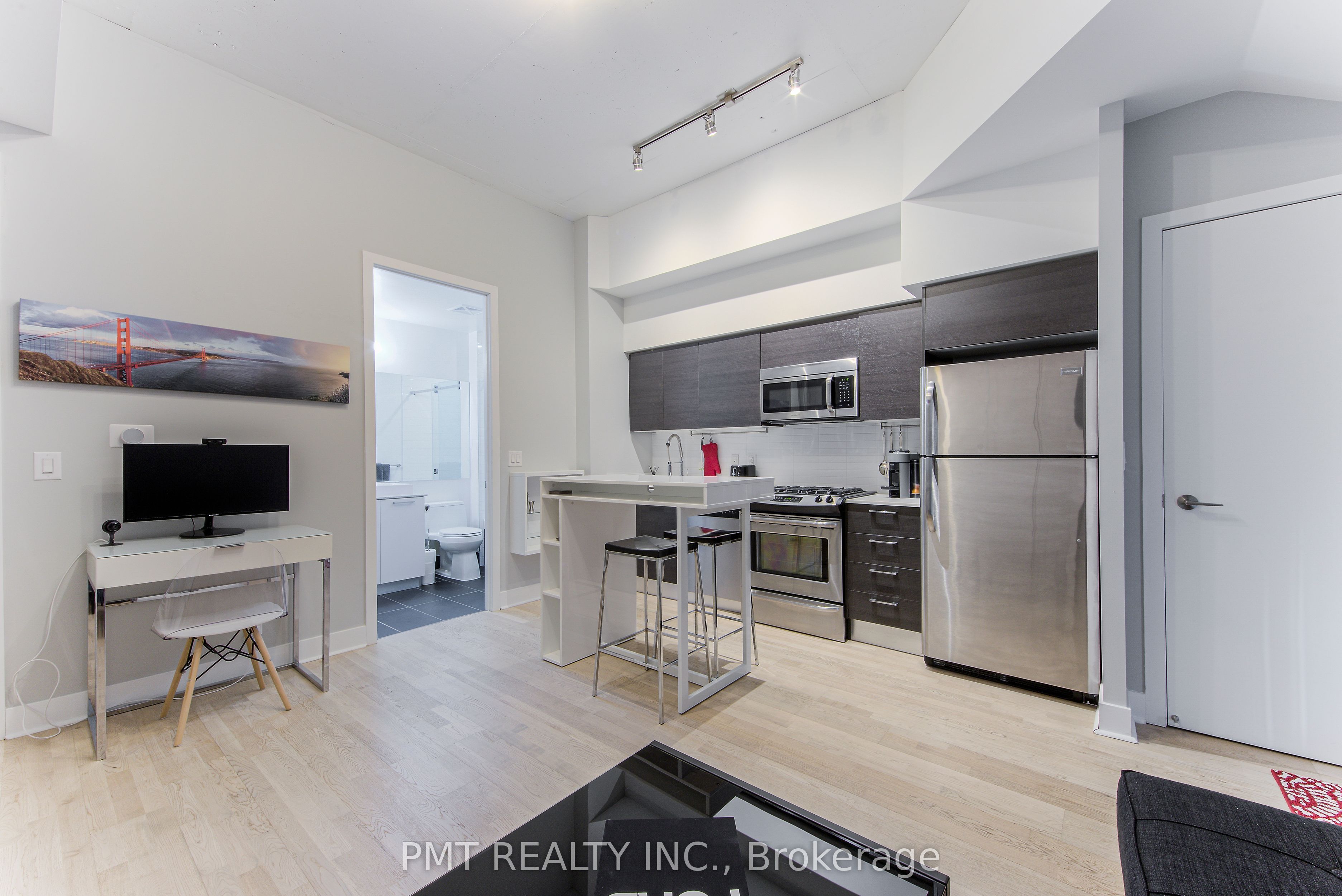 399 Adelaide Street W, #105
