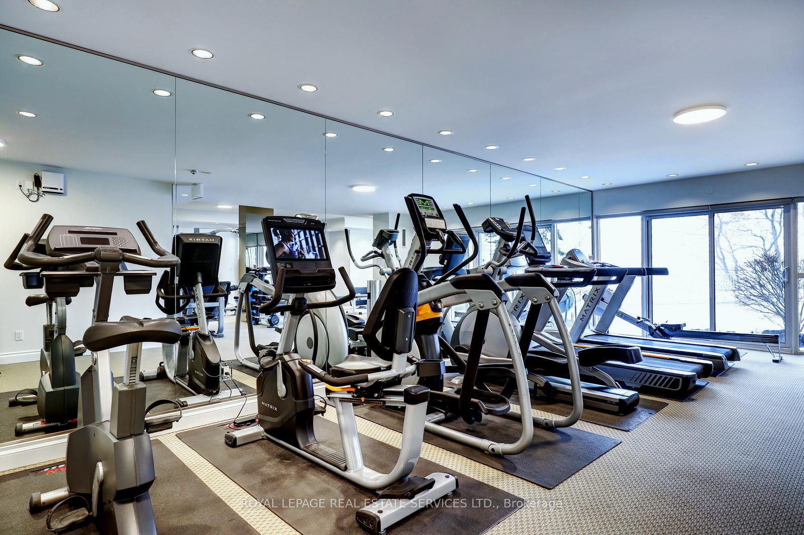2 Bedrooms Condo at 2190 Lakeshore, Burlington For sale