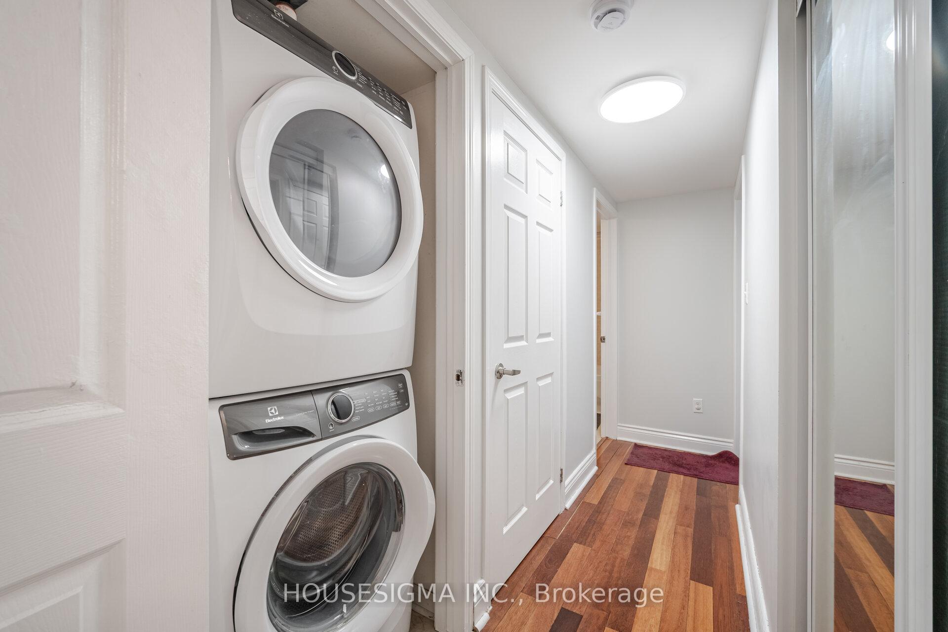 3 Bedrooms Condo at 760 Neighbourhood, Mississauga For sale