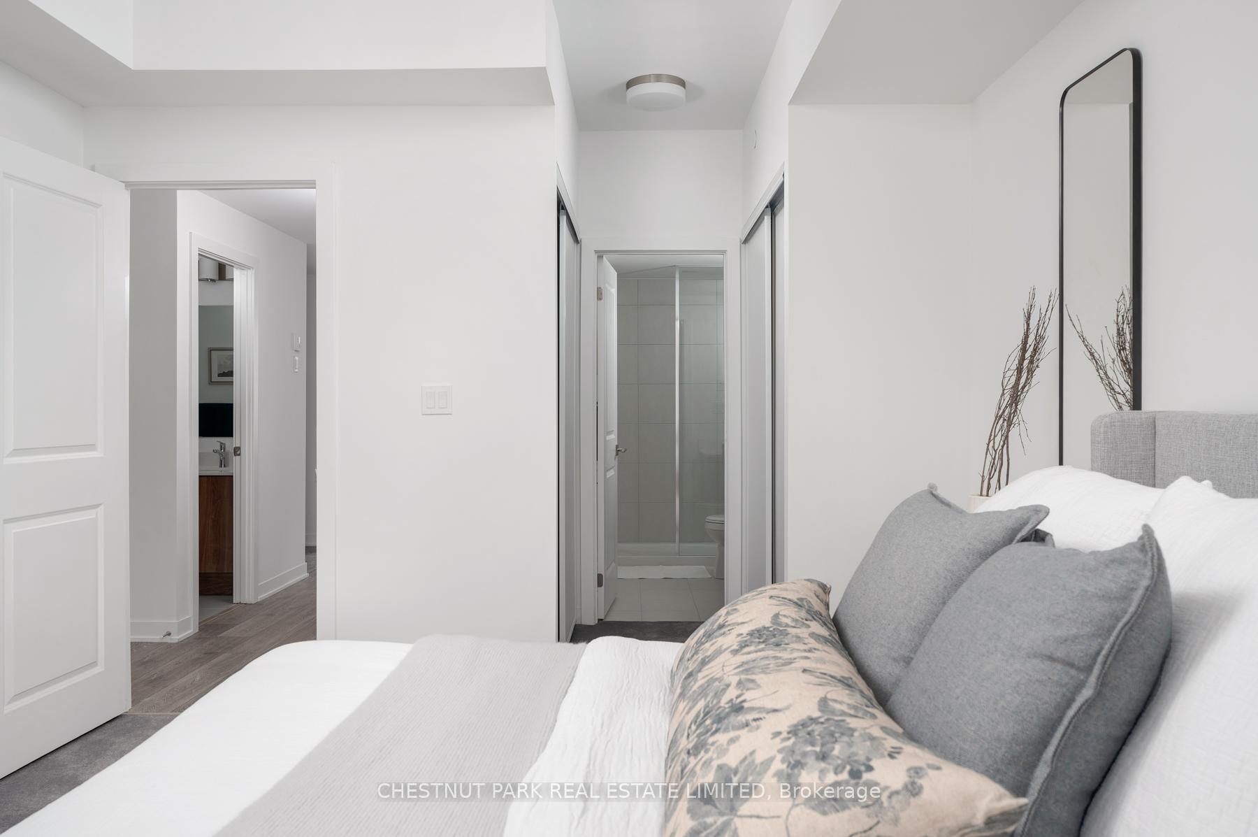 3 Bedrooms Condo at 4045 Hickory,  Mississauga For sale