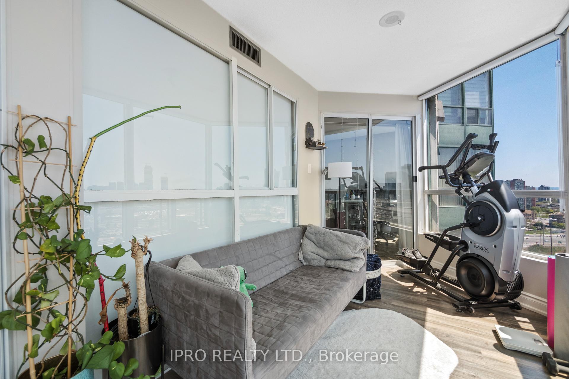 3 Bedrooms Condo at 4460 Tucana, Mississauga For sale