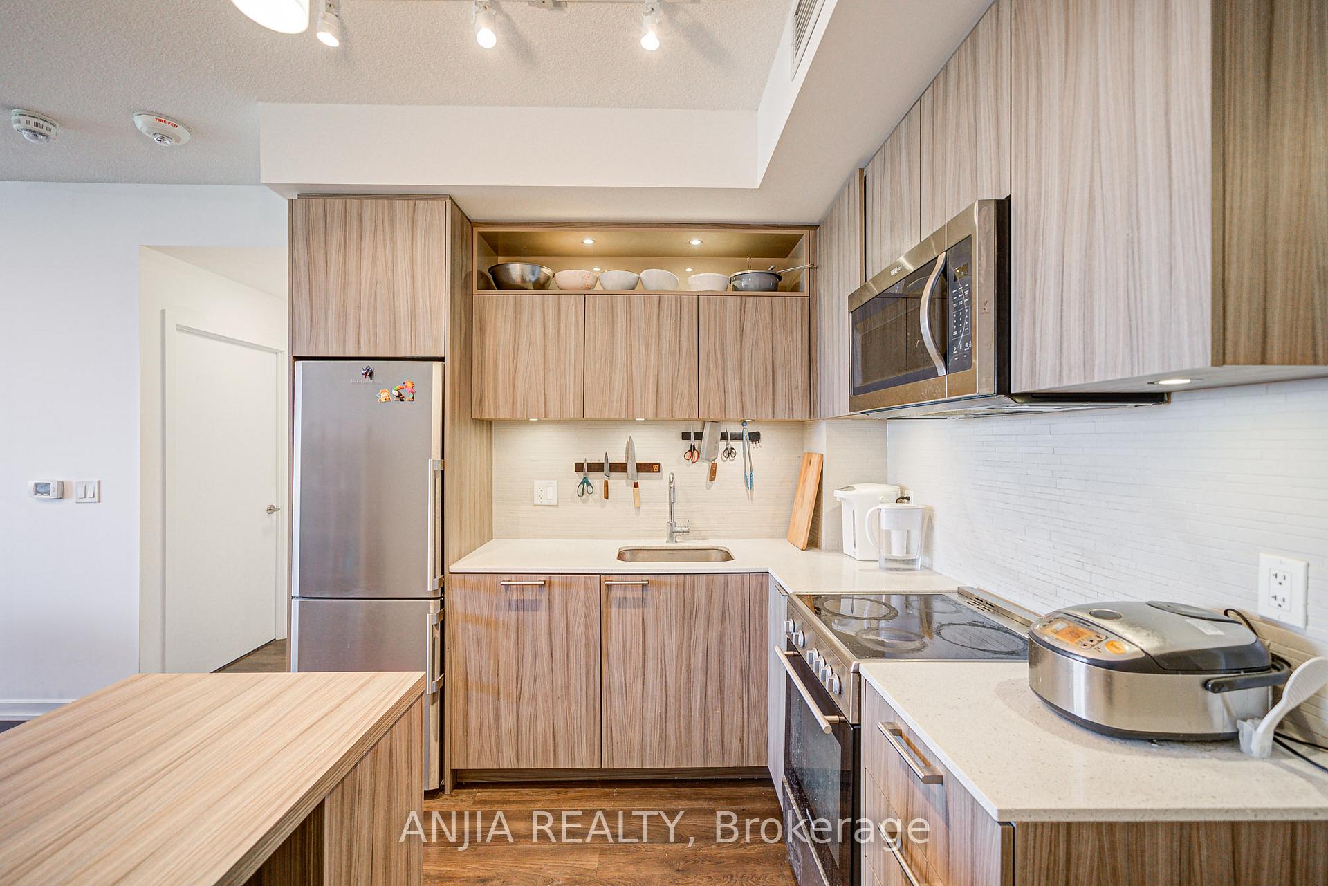 2 Bedrooms Condo at 50 Forest Manor, Toronto For sale