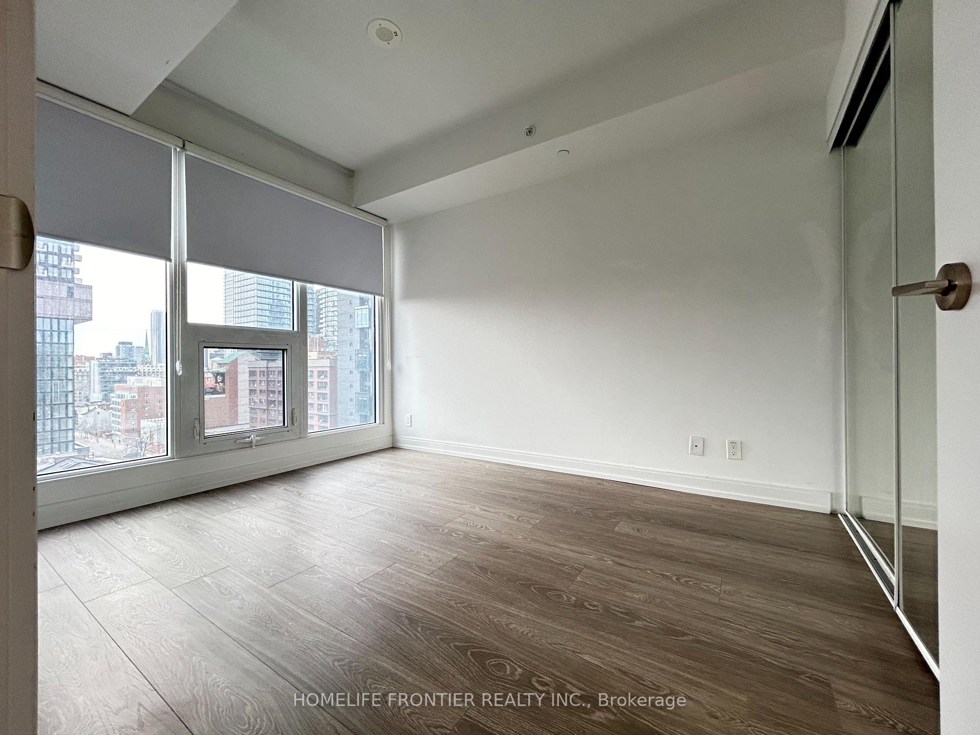 2 Bedrooms Condo at 181 Dundas, Toronto For sale