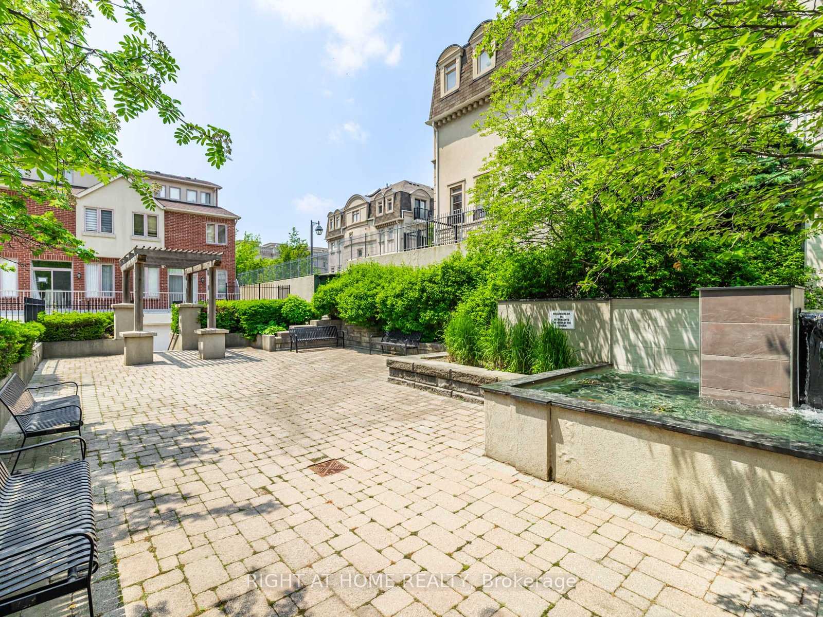 3 Bedrooms Condo at 1 Clairtrell, Toronto For sale