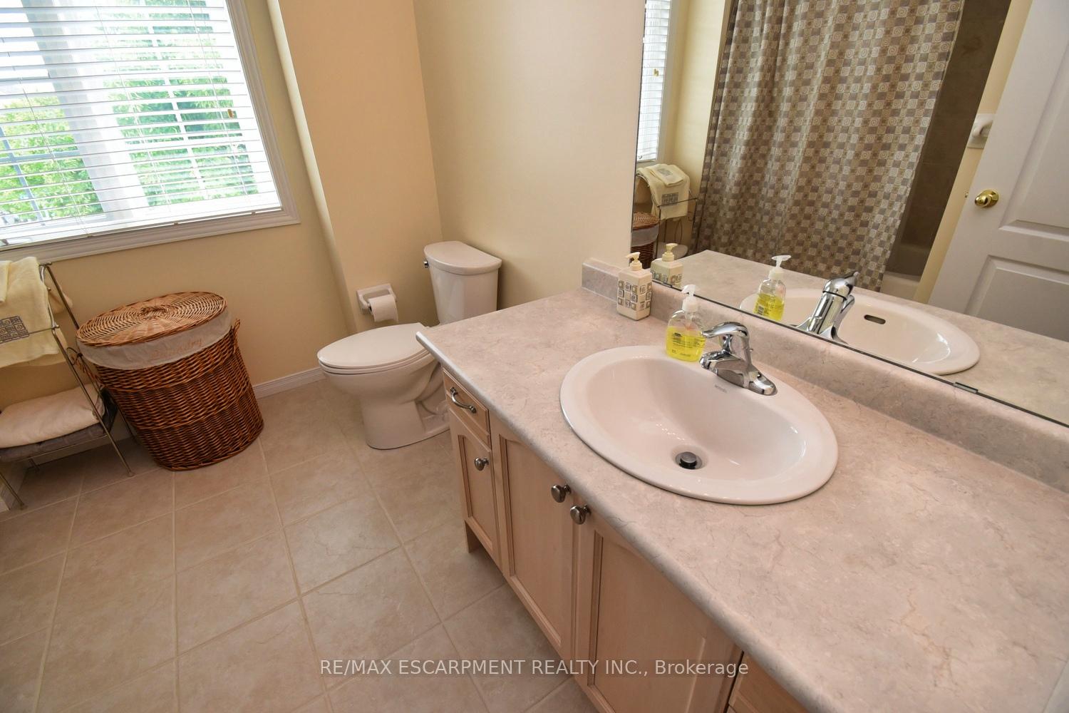 3 Bedrooms Condo at 7 Southside, Hamilton For sale