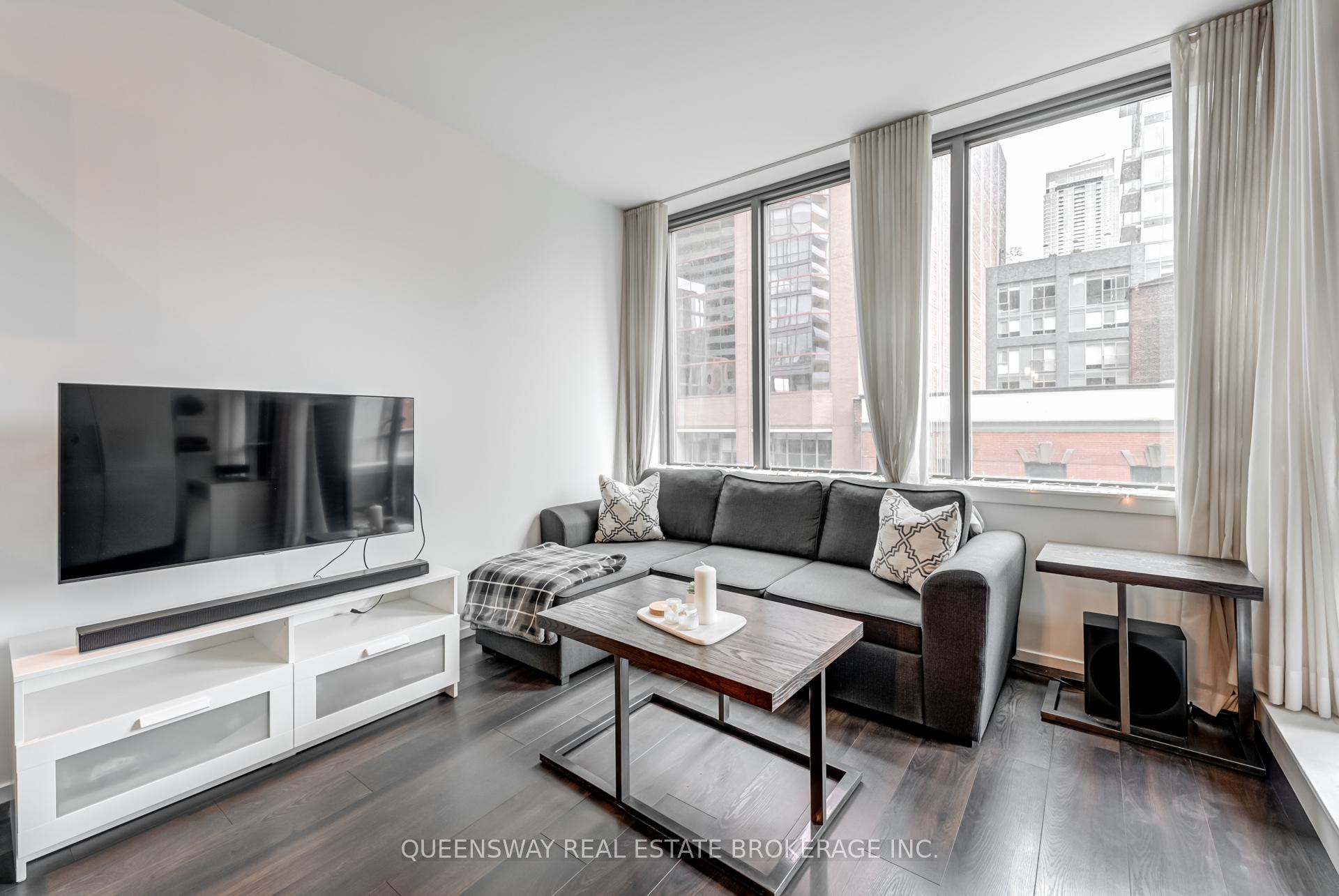 2 Bedrooms Condo at 8 Charlotte, Toronto For sale