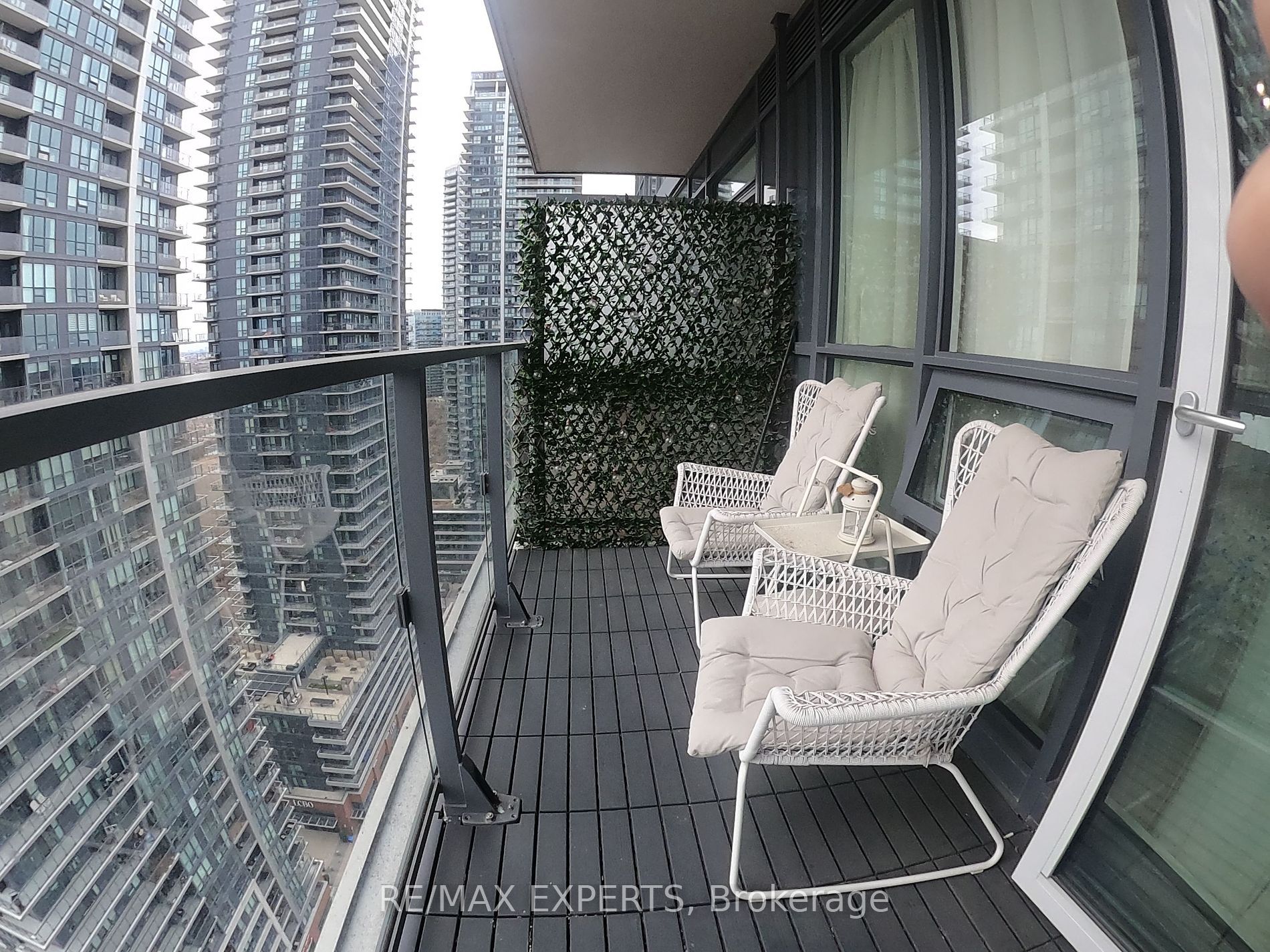 2200 Lake Shore Boulevard W 2802