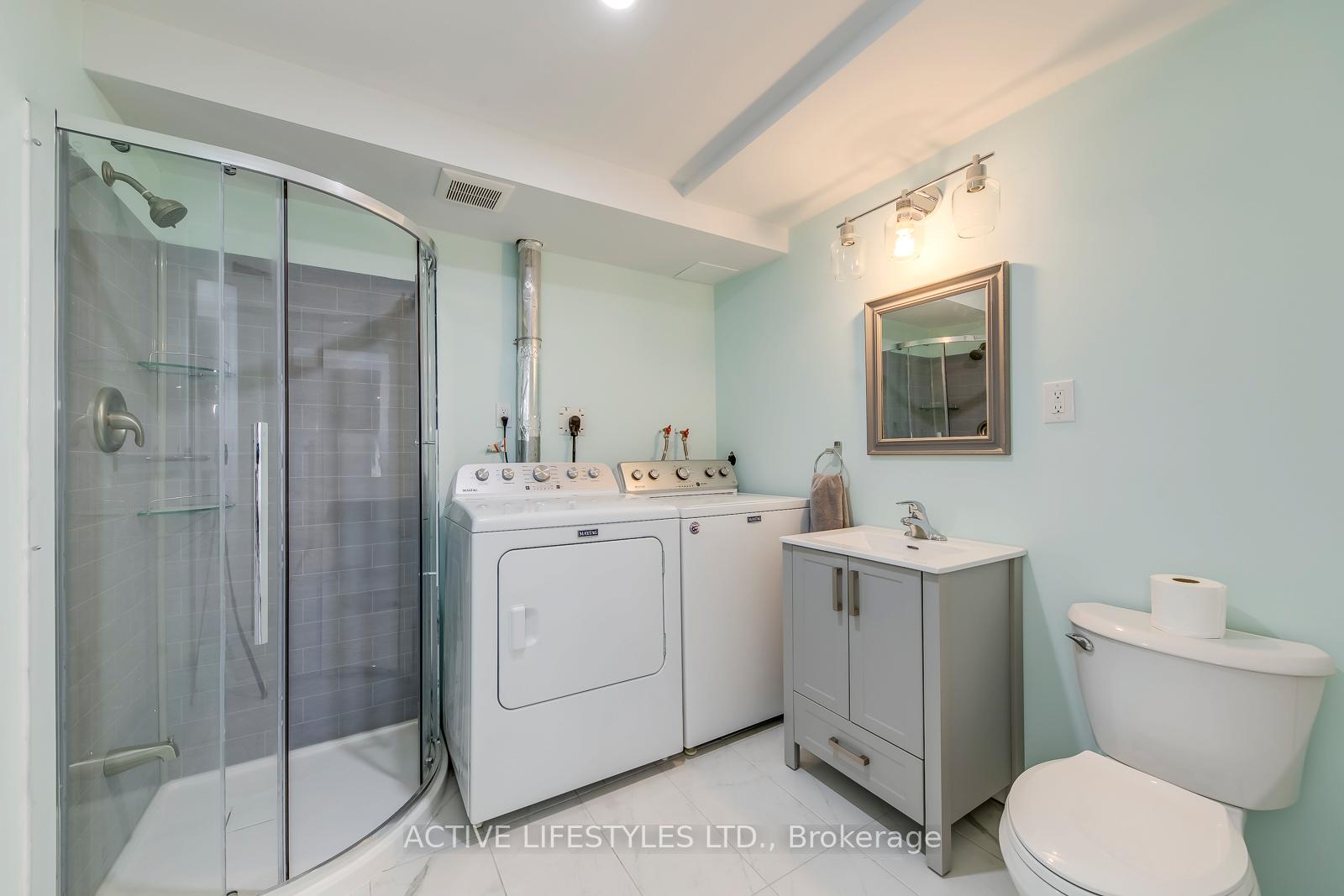 4 Bedrooms Condo at 2301 Derry, Mississauga For sale