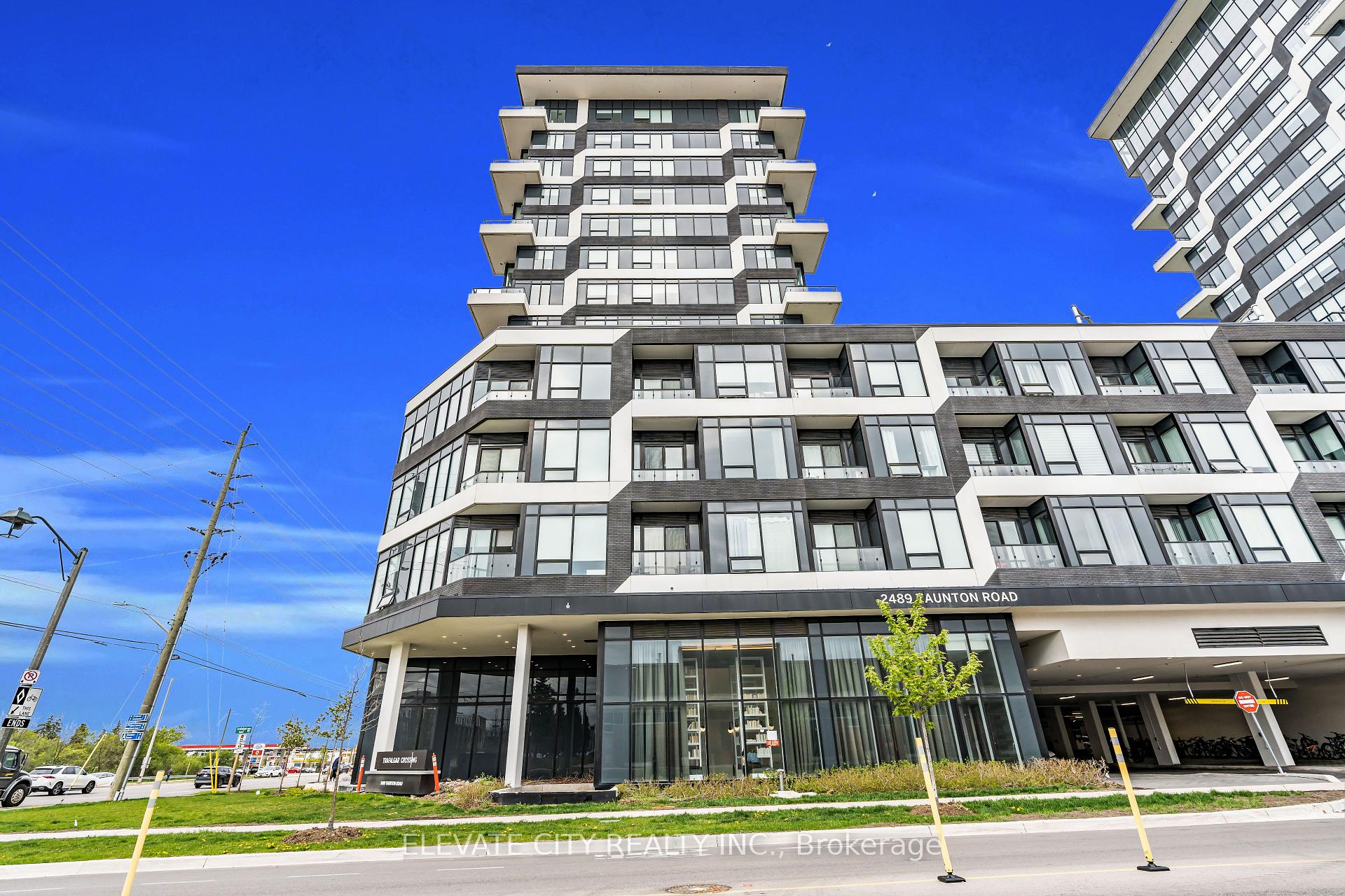 2 Bedrooms Condo at 2489 Taunton, Oakville For sale