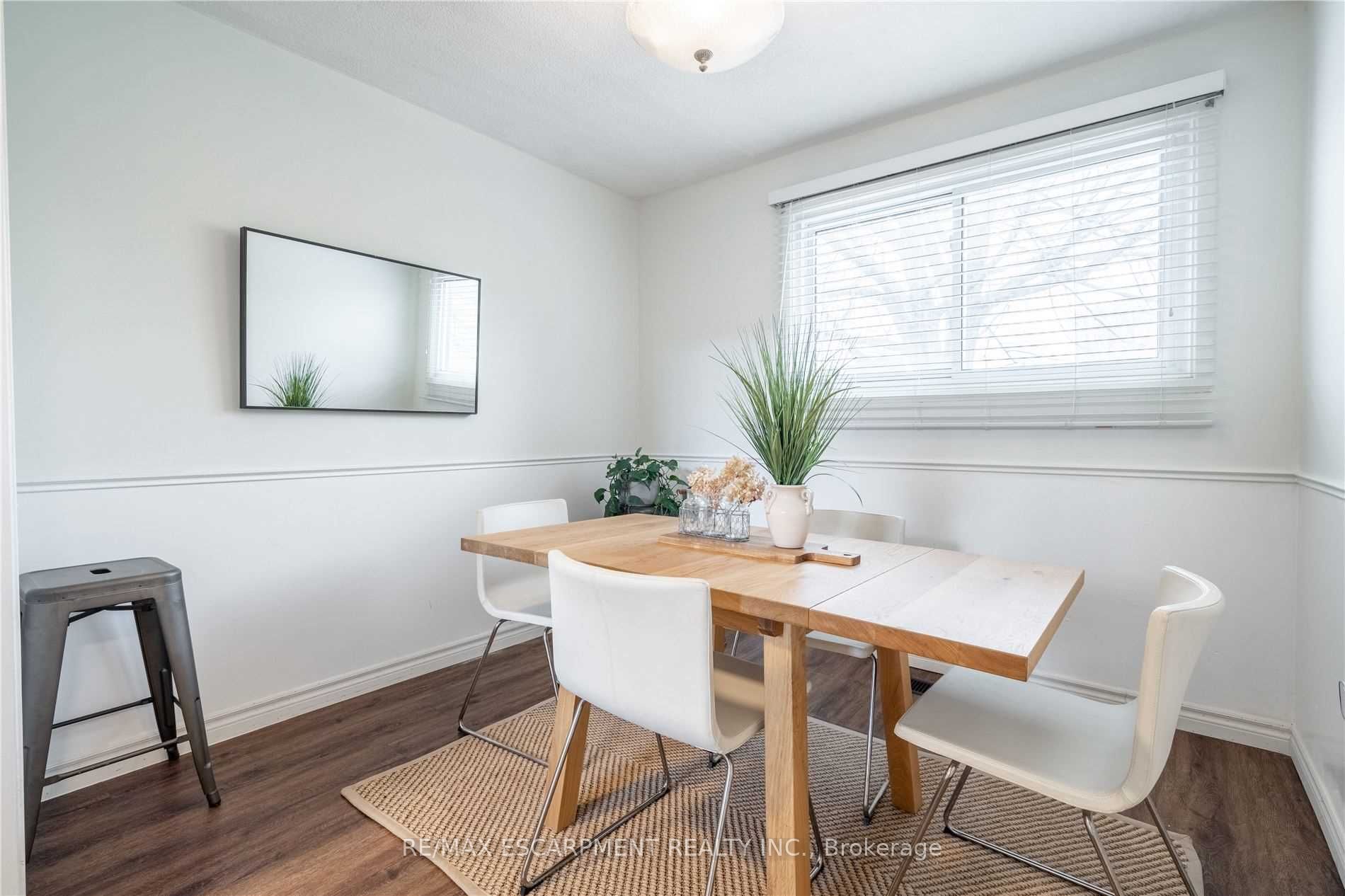 3 Bedrooms Condo at 500 Stone Church,  Hamilton For sale