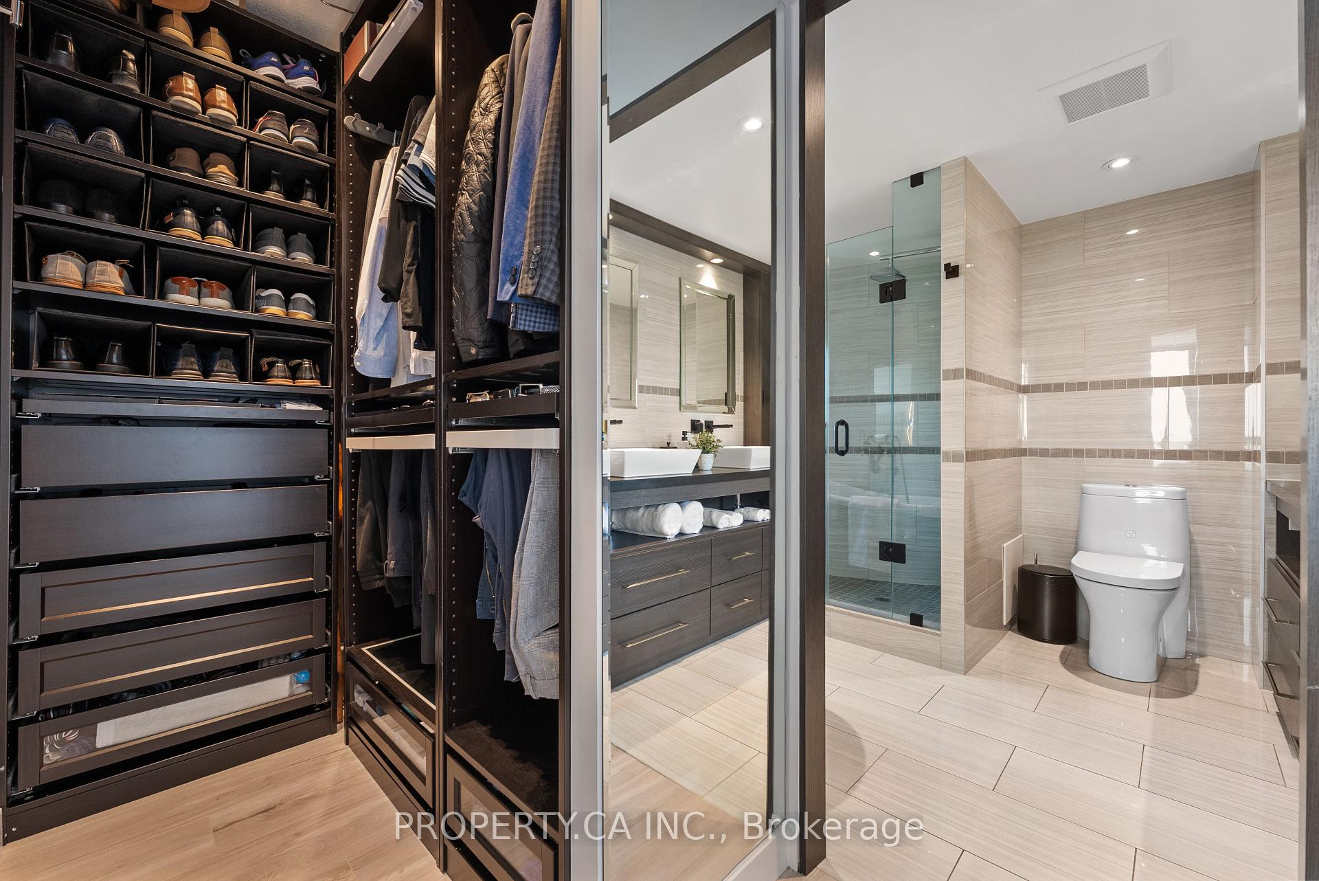 3 Bedrooms Condo at 40 Richview, Toronto For sale
