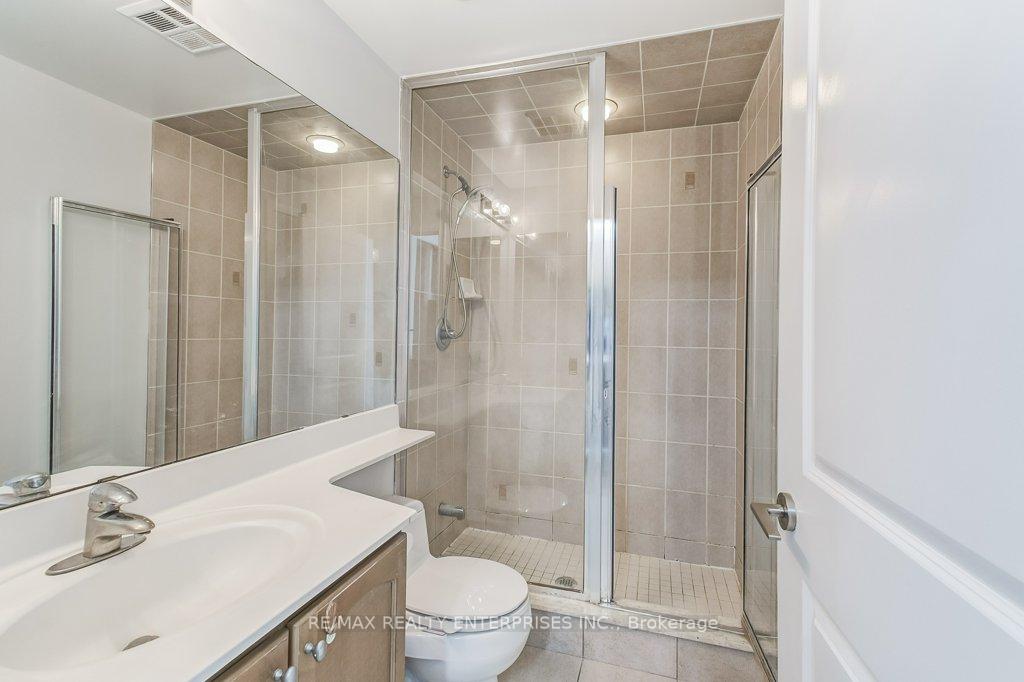 2 Bedrooms Condo at 80 Absolute, Mississauga For sale