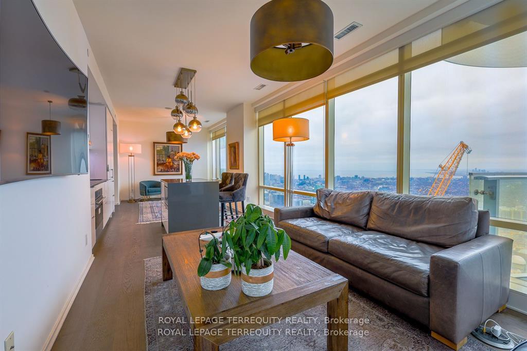 2 Bedrooms Condo at 1 Bloor, Toronto For sale