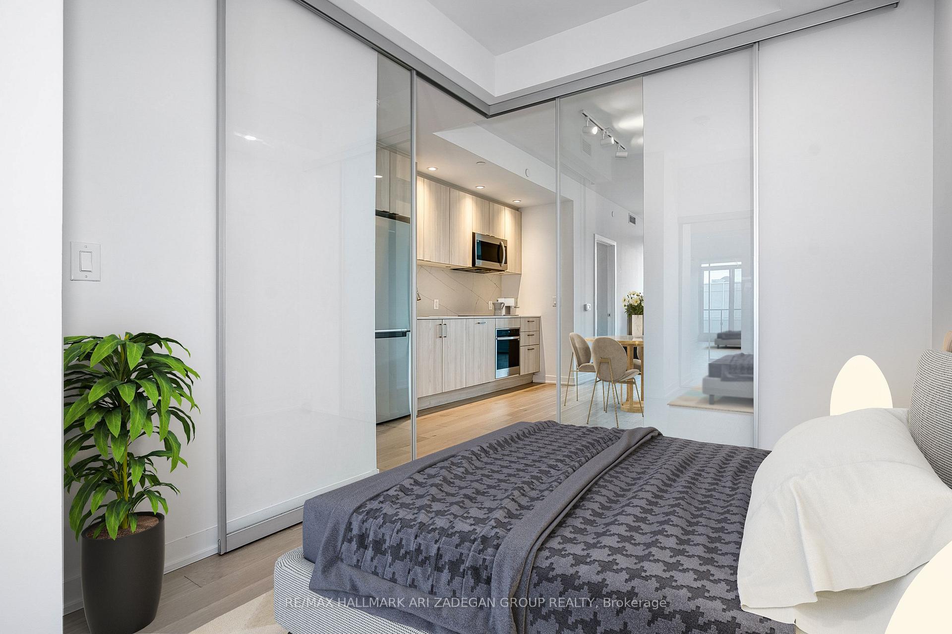 3 Bedrooms Condo at 1926 Lake Shore, Toronto For sale