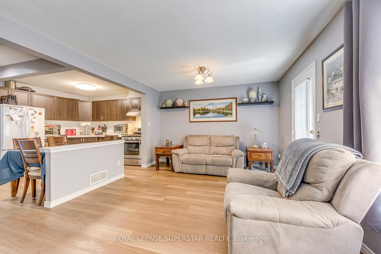 3 Bedrooms Condo at 1809 Upper Wentworth, Hamilton For sale