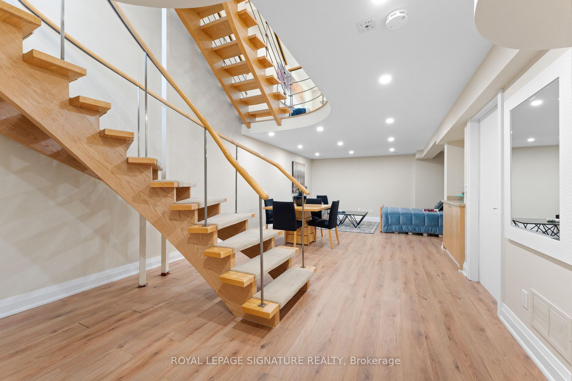 4 Bedrooms Condo at 96 Crimson Mill, Toronto For sale
