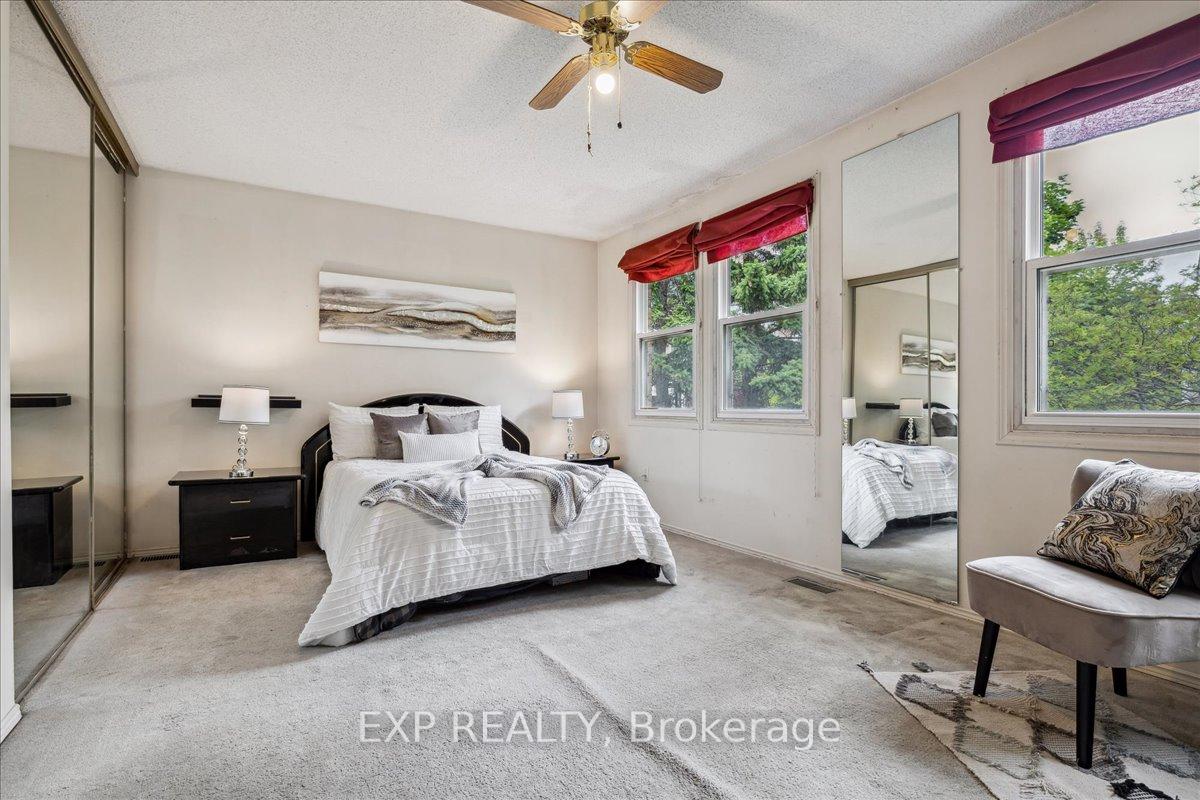 3 Bedrooms Condo at 62 Tamarack, Toronto For sale